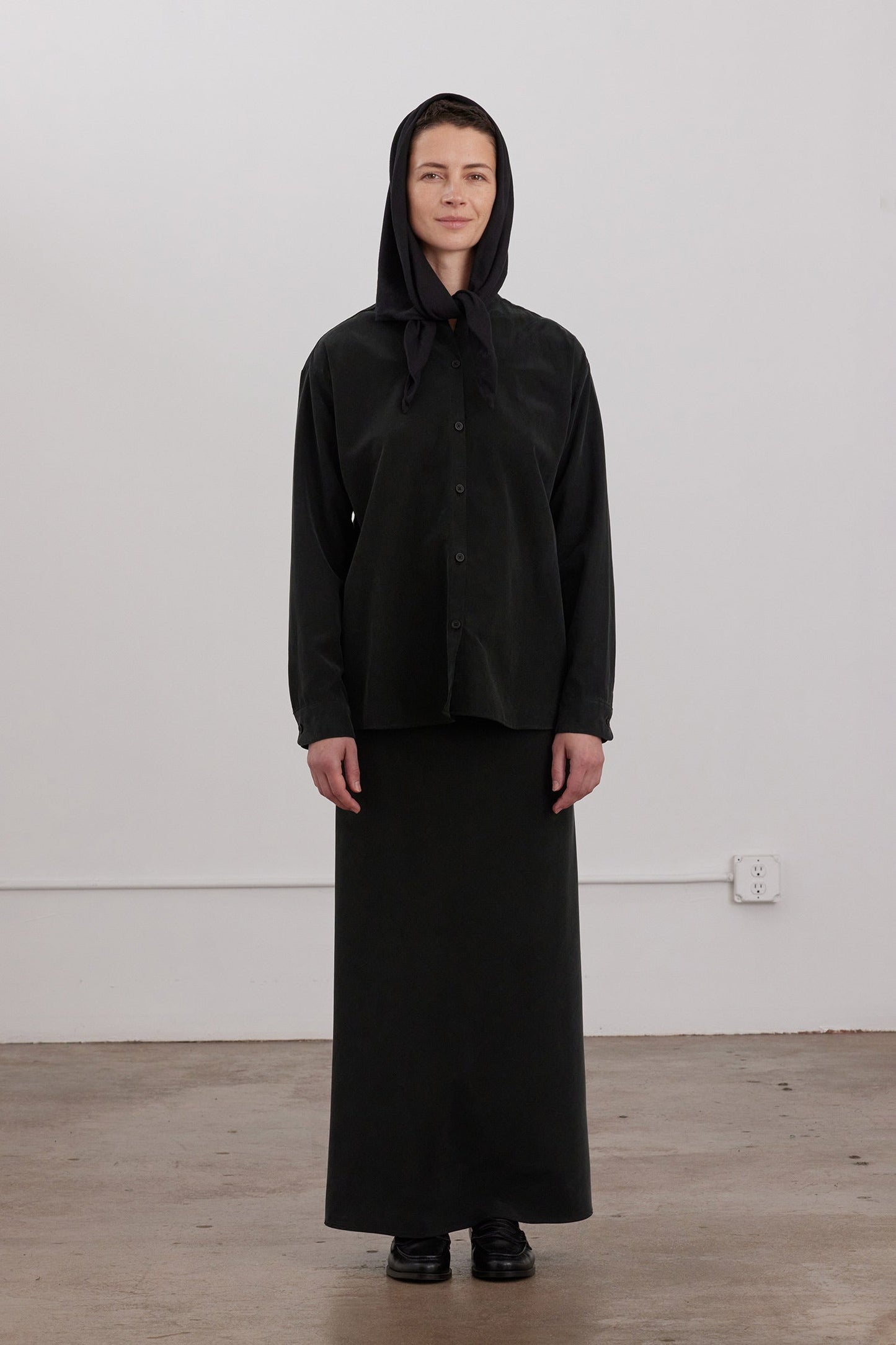 TRIANGLE SCARF / BLACK