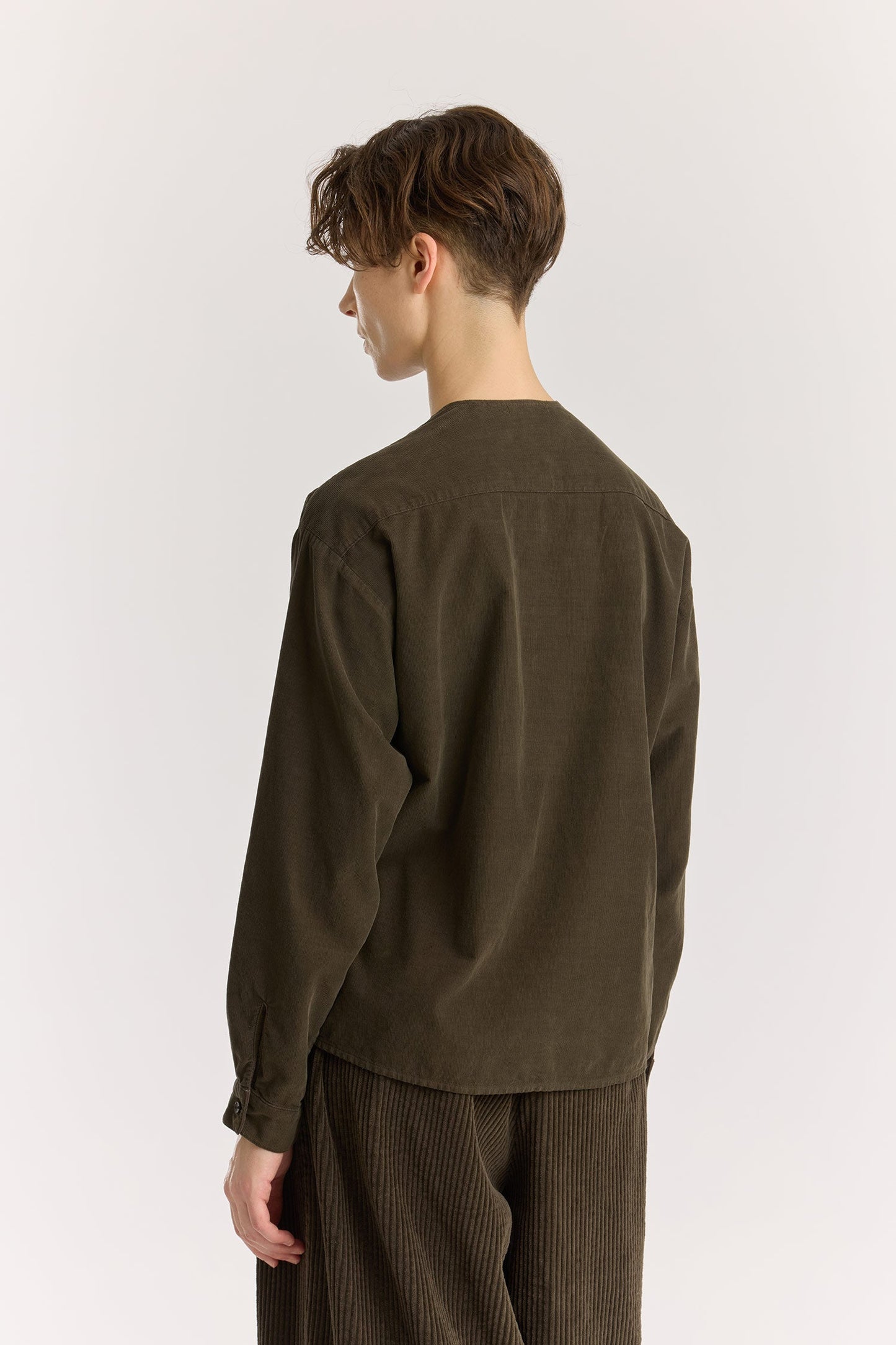 NEHRU SHIRTS / DK. FOREST
Nehru collar
Front button closure
Soft fabric
100% Cotton baby corduroy
Cold machine or hand wash, tumble dry low or dry flat, no bleach
Style Number: BC-NS08
Regular fit
Made in USA