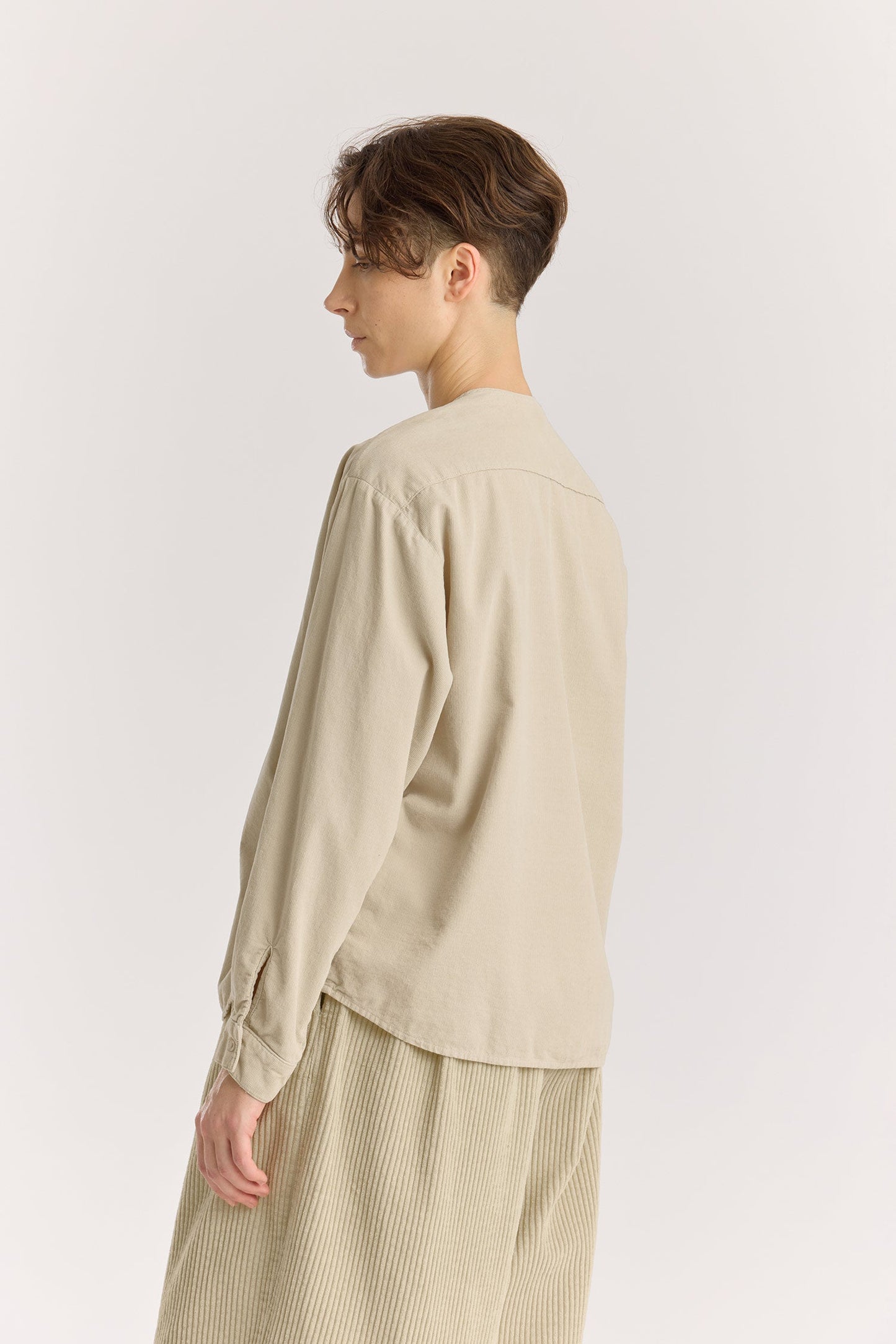 NEHRU SHIRTS / Ivory
Nehru collar
Front button closure
Soft fabric
100% Cotton baby corduroy
Cold machine or hand wash, tumble dry low or dry flat, no bleach
Style Number: BC-NS08
Regular fit
Made in USA