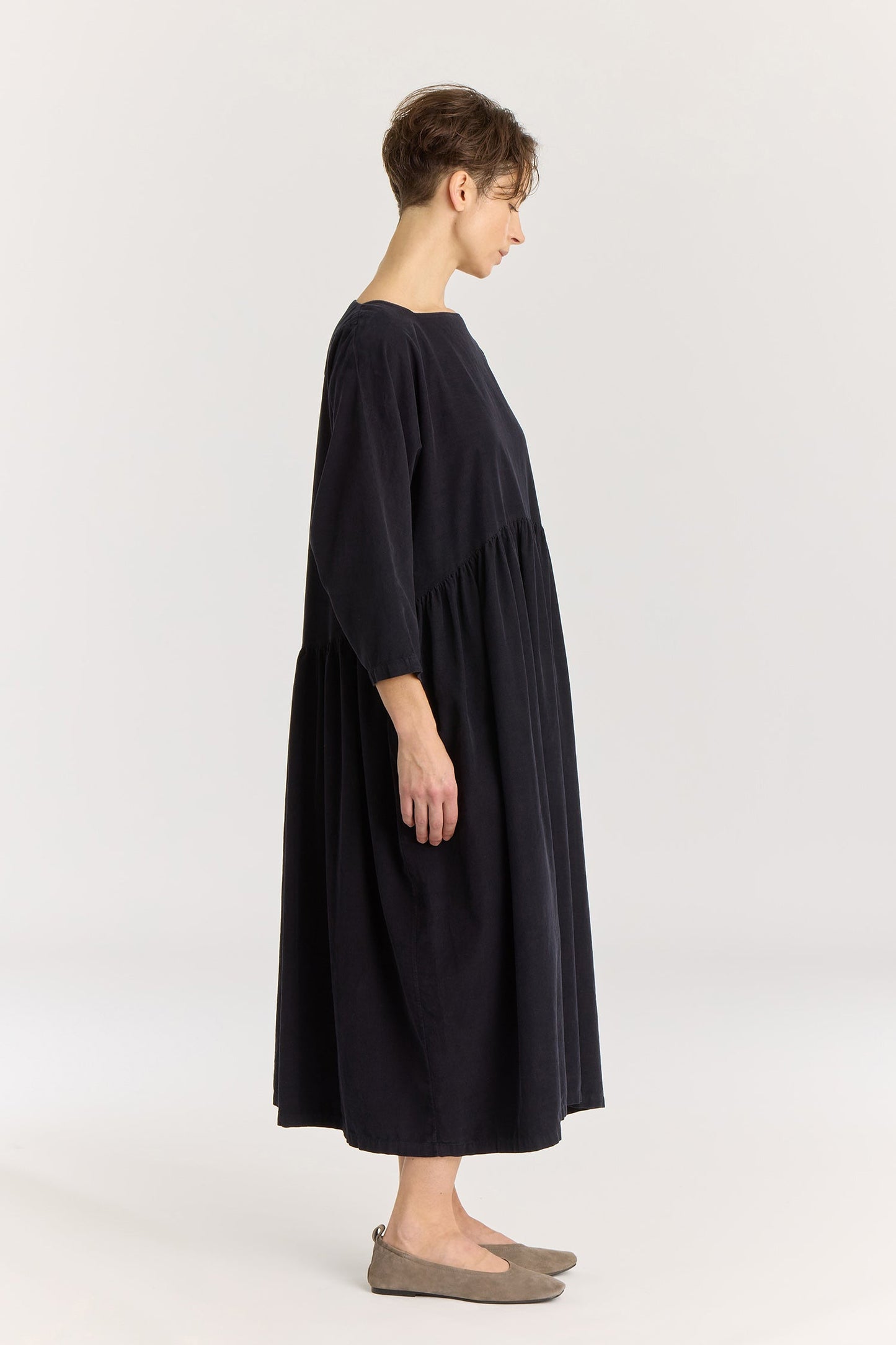 Tradi Dress / Dark Navy
Square neckline with facing
Dolman sleeves
Shirring on front and back for volume bottom
Side seam pockets
100% Cotton baby corduroy
Cold machine or hand wash, tumble dry low or dry flat, no bleach
Style number: BC-TRD01
Relaxed Fit
Made in USA