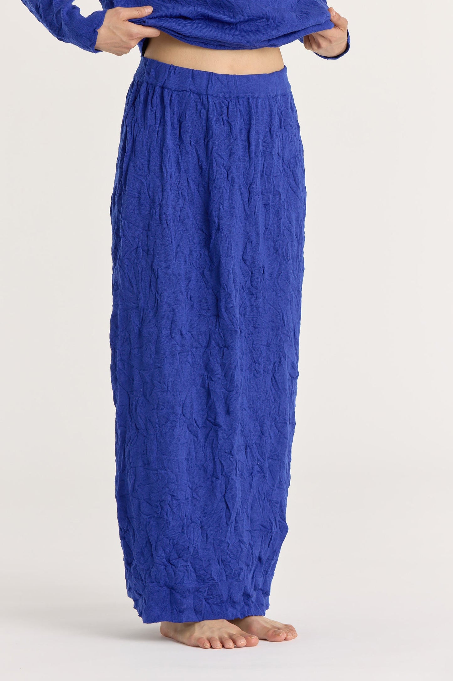 CRINKLED KNIT SKIRT / BLUE