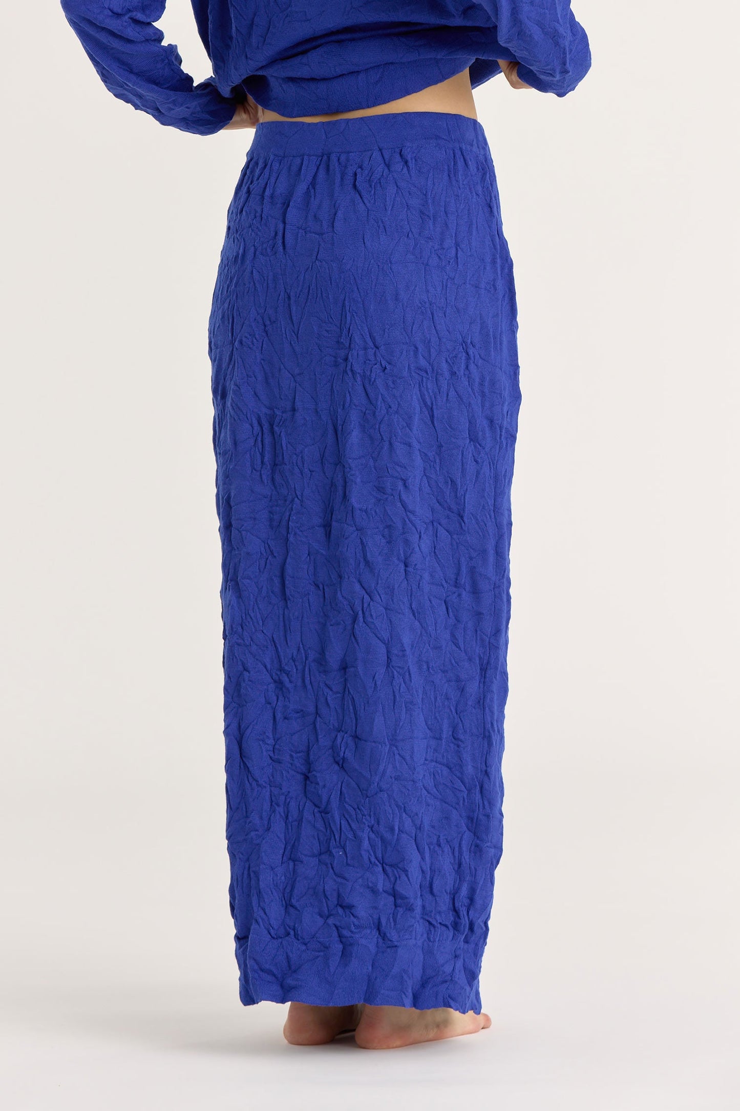 CRINKLED KNIT SKIRT / BLUE