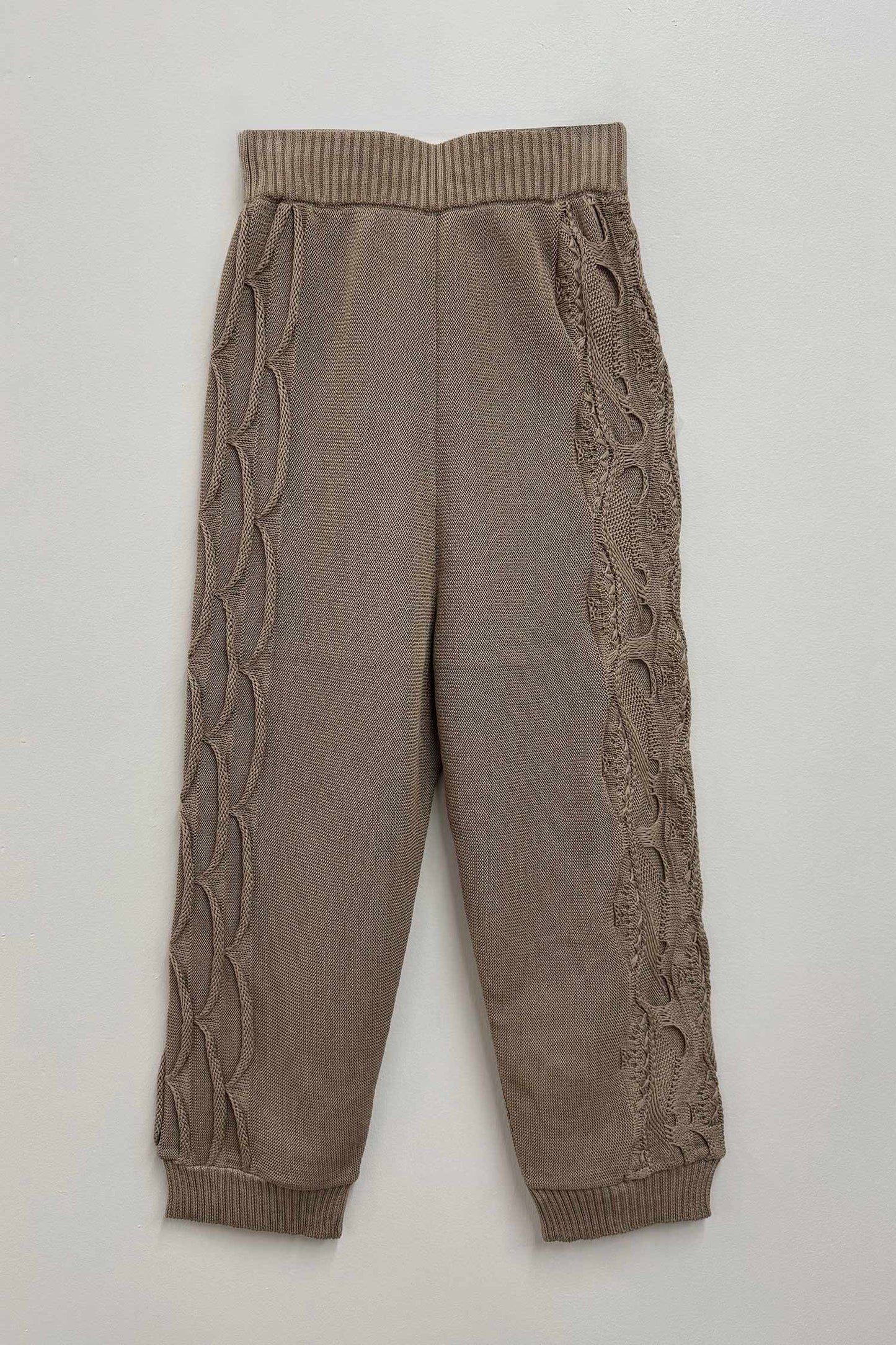 CABLE KNIT PANTS WITH RIB / TAUPE