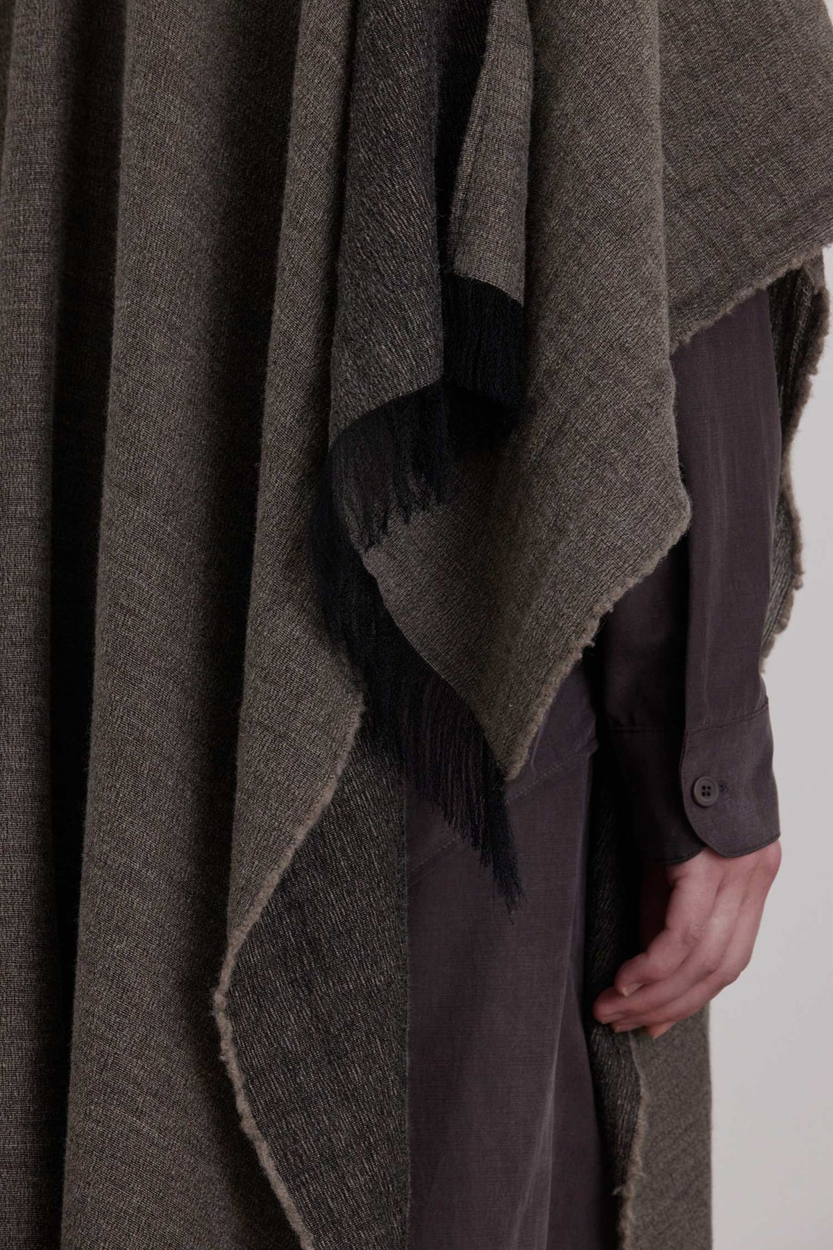 LIGHT WOOL LONG PONCHO / GREY