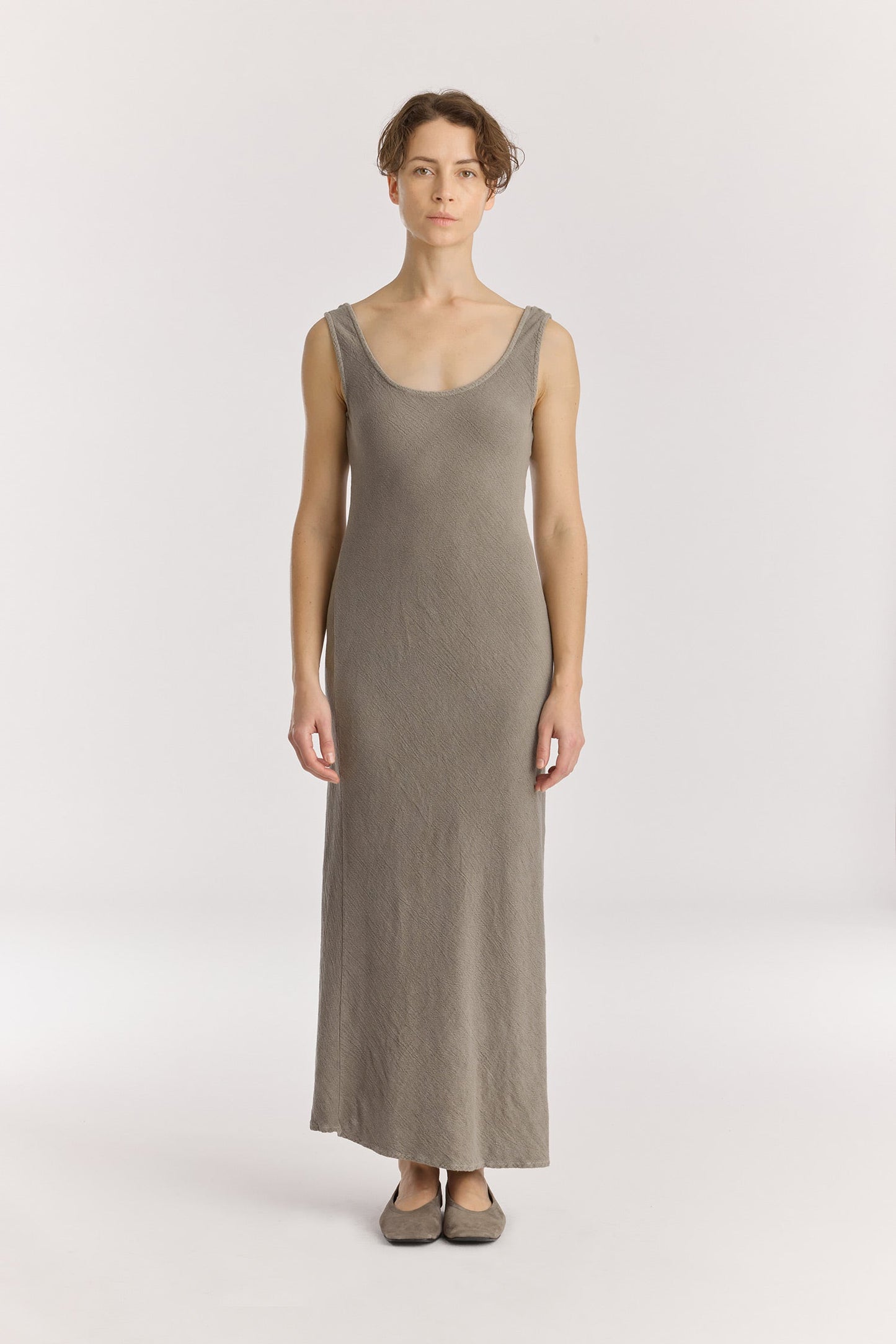 MAXI DRESS / DK. STONE
Scooped neckline
Bias cut
Textured 50% Rayon 50% Cotton
Cold machine or hand wash, tumble dry low or dry flat, no bleach
Style Number: RC-MD08
Regular fit
MADE IN USA