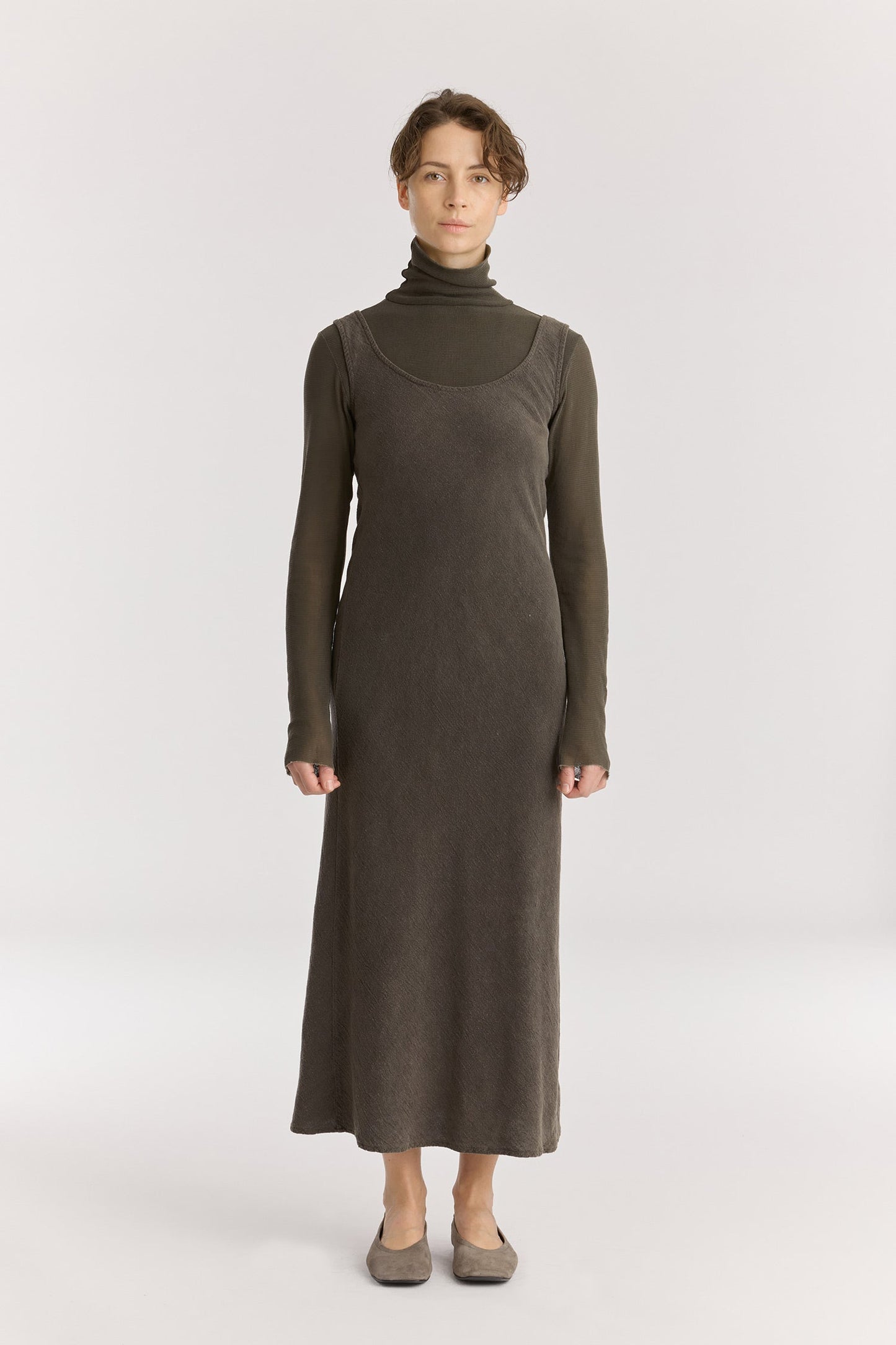 MAXI DRESS / SLATE
Scooped neckline
Bias cut
Textured 50% Rayon 50% Cotton
Cold machine or hand wash, tumble dry low or dry flat, no bleach
Style Number: RC-MD08
Regular fit
MADE IN USA