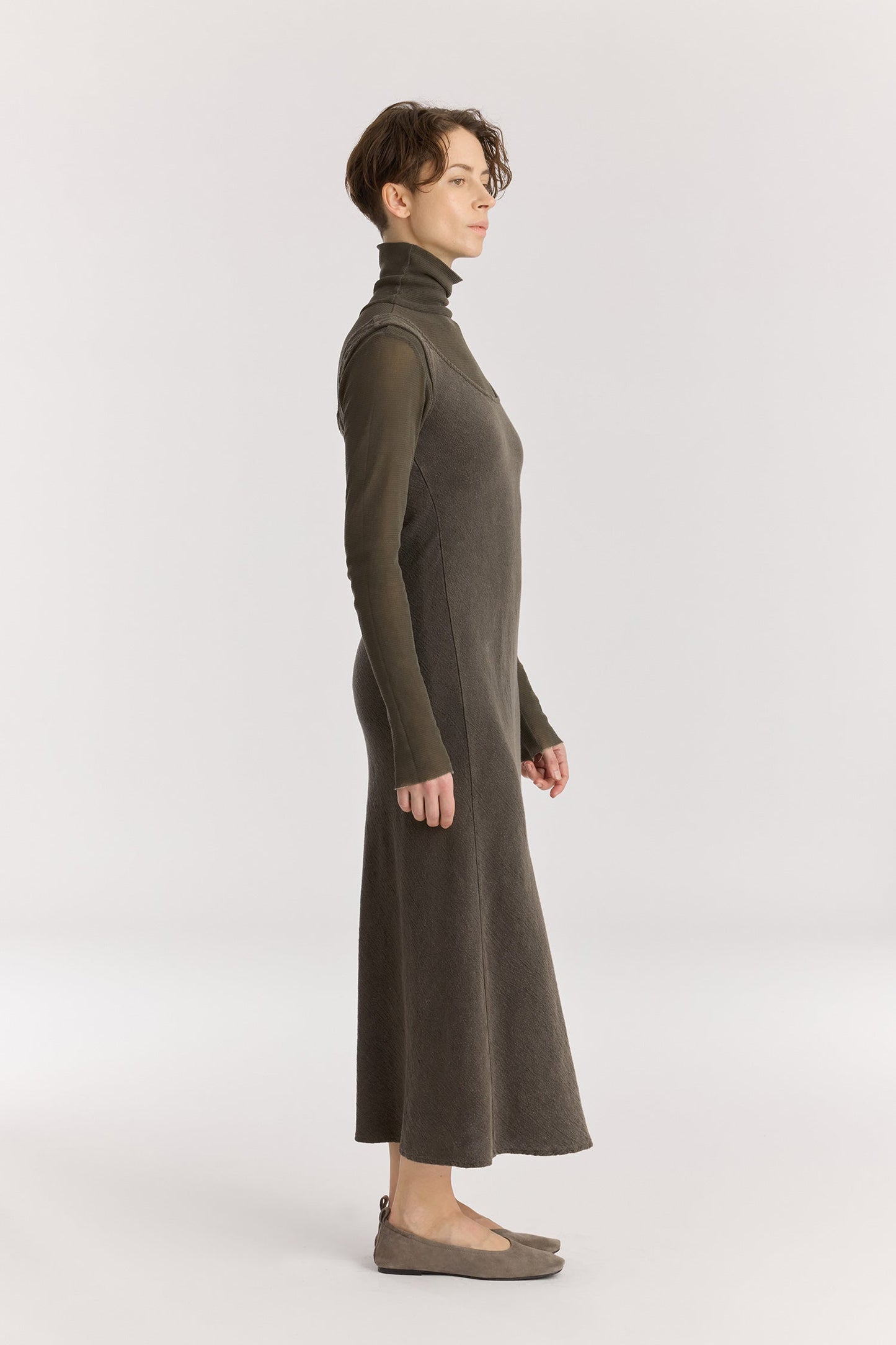 MAXI DRESS / SLATE
Scooped neckline
Bias cut
Textured 50% Rayon 50% Cotton
Cold machine or hand wash, tumble dry low or dry flat, no bleach
Style Number: RC-MD08
Regular fit
MADE IN USA