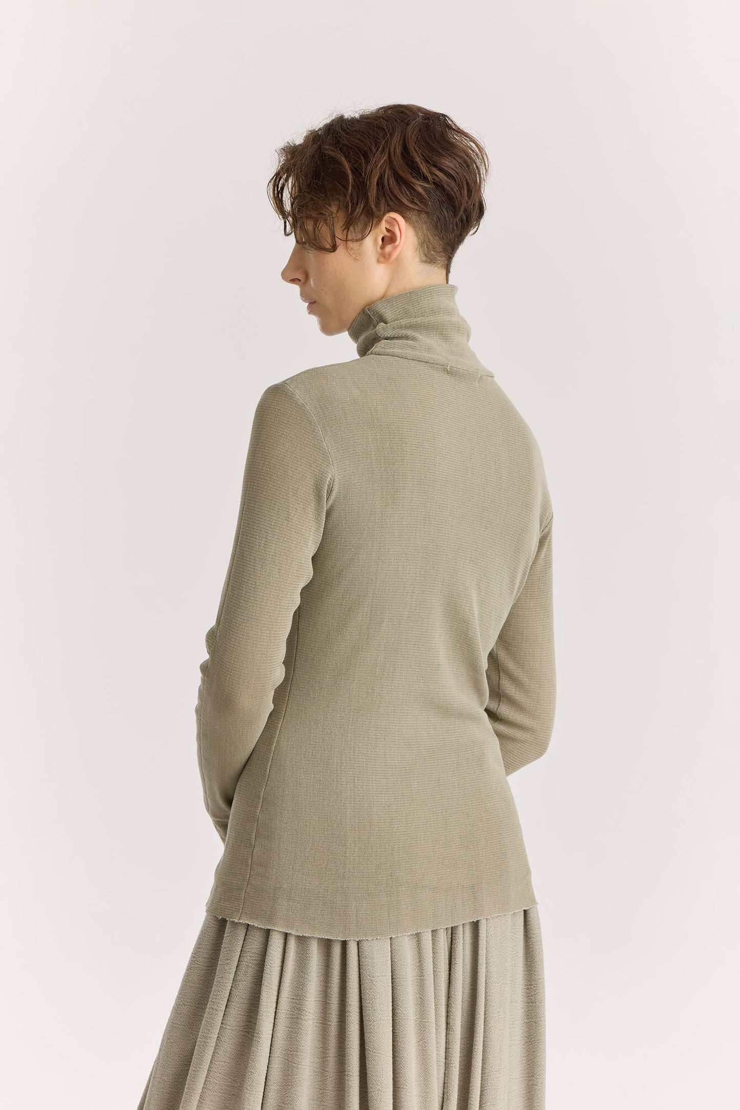 DOUBLE MESH TURTLENECK / limestone
Double-layered turtleneck
Fitted silhouette
Double-layered main body, single-layered sleeve
100% cotton mesh
Cold machine or hand wash, tumble dry low in a mesh bag or dry flat, no bleach
Style Number: MC-TN04
Fitted fit
Made in USA