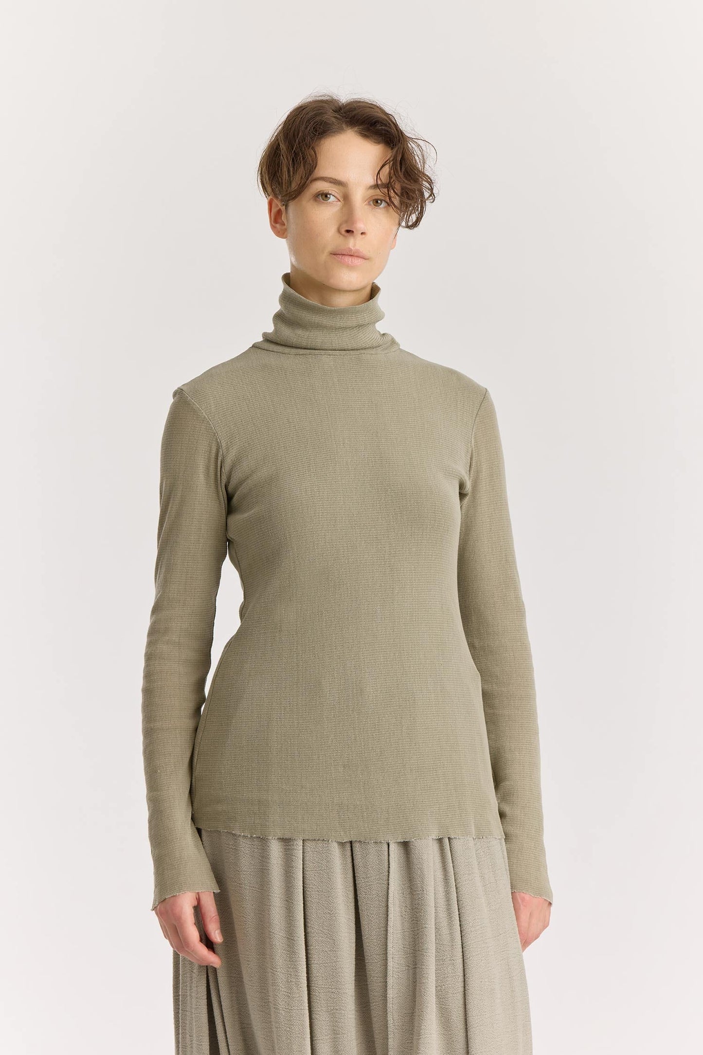 DOUBLE MESH TURTLENECK / limestone
Double-layered turtleneck
Fitted silhouette
Double-layered main body, single-layered sleeve
100% cotton mesh
Cold machine or hand wash, tumble dry low in a mesh bag or dry flat, no bleach
Style Number: MC-TN04
Fitted fit
Made in USA