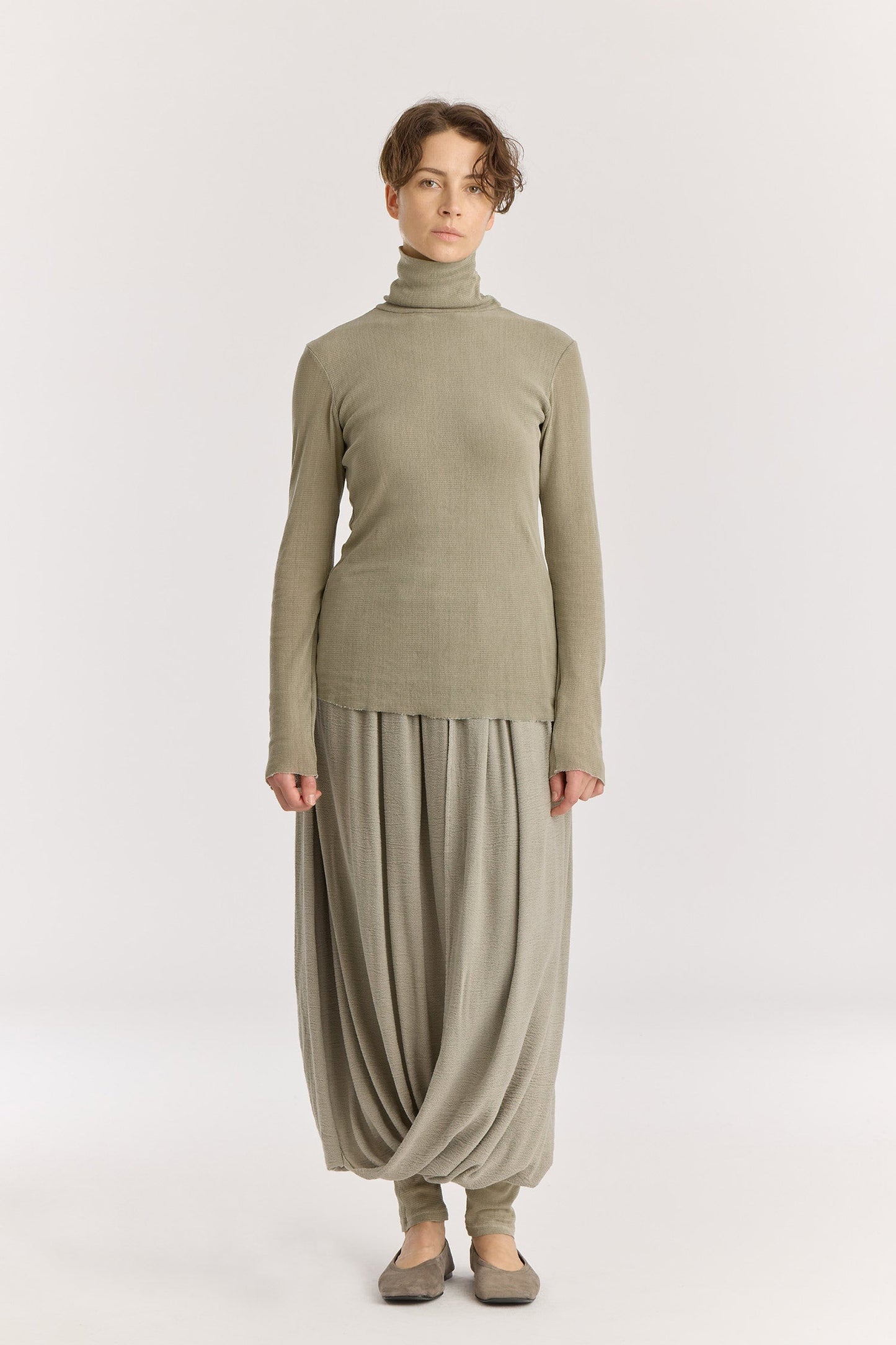 DOUBLE MESH TURTLENECK / limestone
Double-layered turtleneck
Fitted silhouette
Double-layered main body, single-layered sleeve
100% cotton mesh
Cold machine or hand wash, tumble dry low in a mesh bag or dry flat, no bleach
Style Number: MC-TN04
Fitted fit
Made in USA