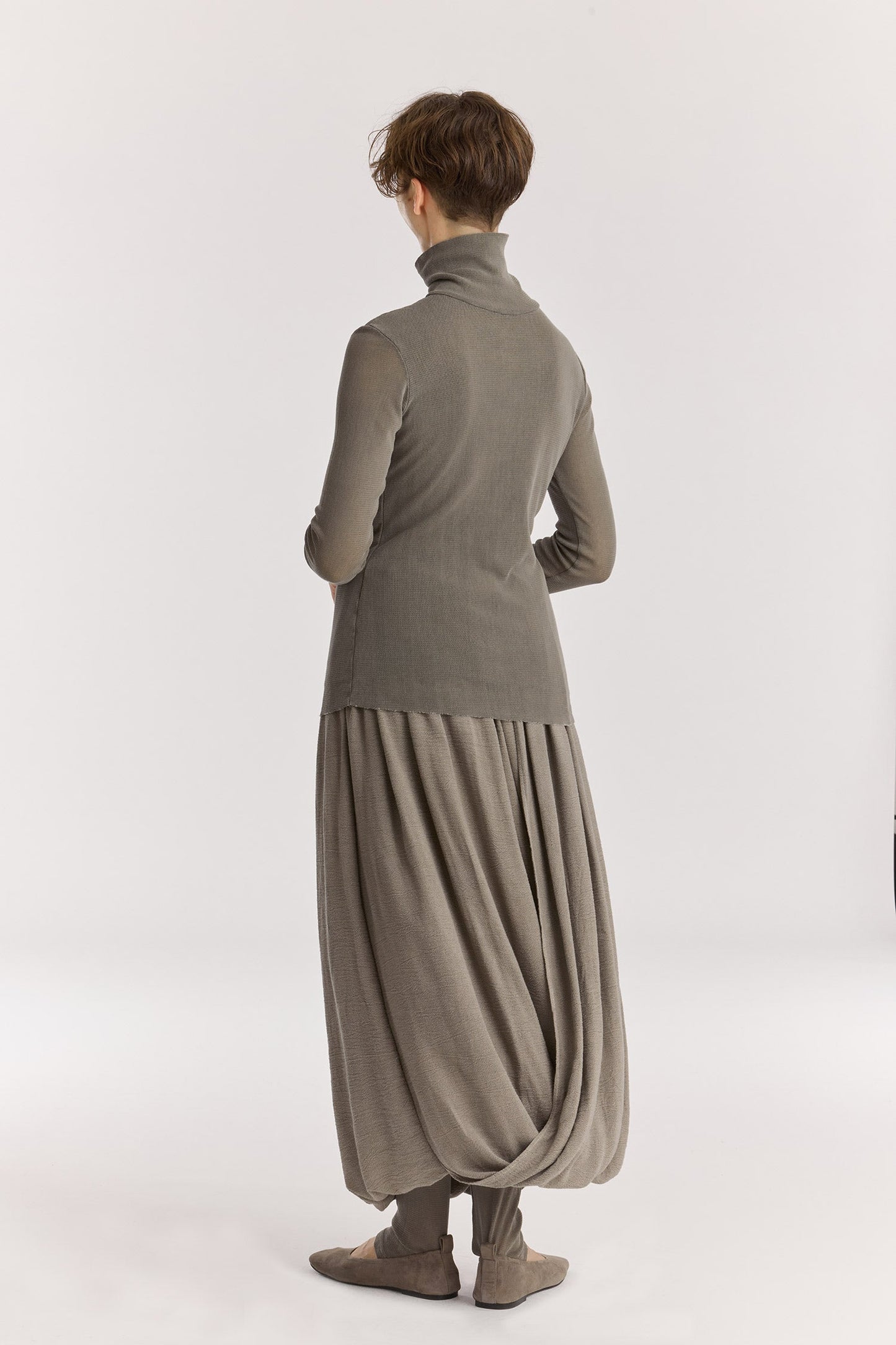DOUBLE MESH TURTLENECK / dk. stone
Double-layered turtleneck
Fitted silhouette
Double-layered main body, single-layered sleeve
100% cotton mesh
Cold machine or hand wash, tumble dry low in a mesh bag or dry flat, no bleach
Style Number: MC-TN04
Fitted fit
Made in USA