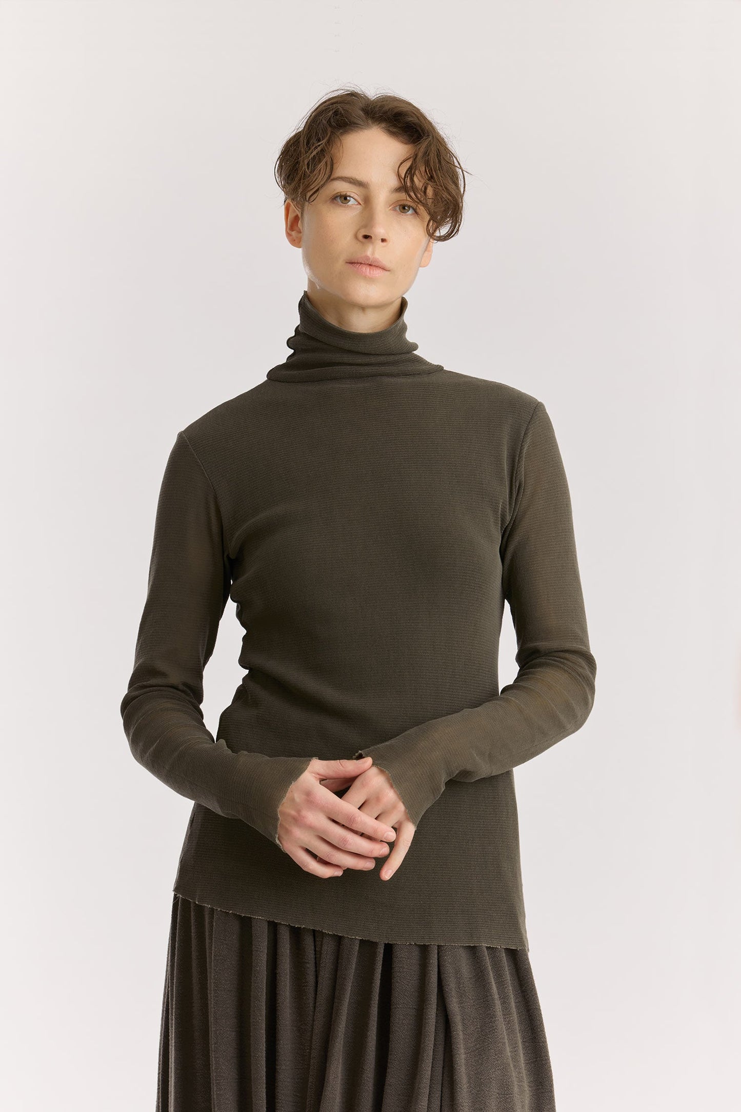 DOUBLE MESH TURTLENECK / slate
Double-layered turtleneck
Fitted silhouette
Double-layered main body, single-layered sleeve
100% cotton mesh
Cold machine or hand wash, tumble dry low in a mesh bag or dry flat, no bleach
Style Number: MC-TN04
Fitted fit
Made in USA