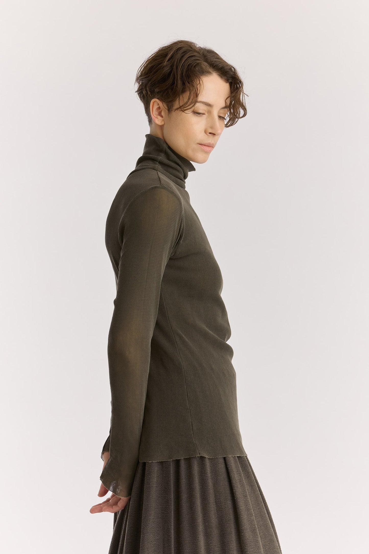 DOUBLE MESH TURTLENECK / slate
Double-layered turtleneck
Fitted silhouette
Double-layered main body, single-layered sleeve
100% cotton mesh
Cold machine or hand wash, tumble dry low in a mesh bag or dry flat, no bleach
Style Number: MC-TN04
Fitted fit
Made in USA