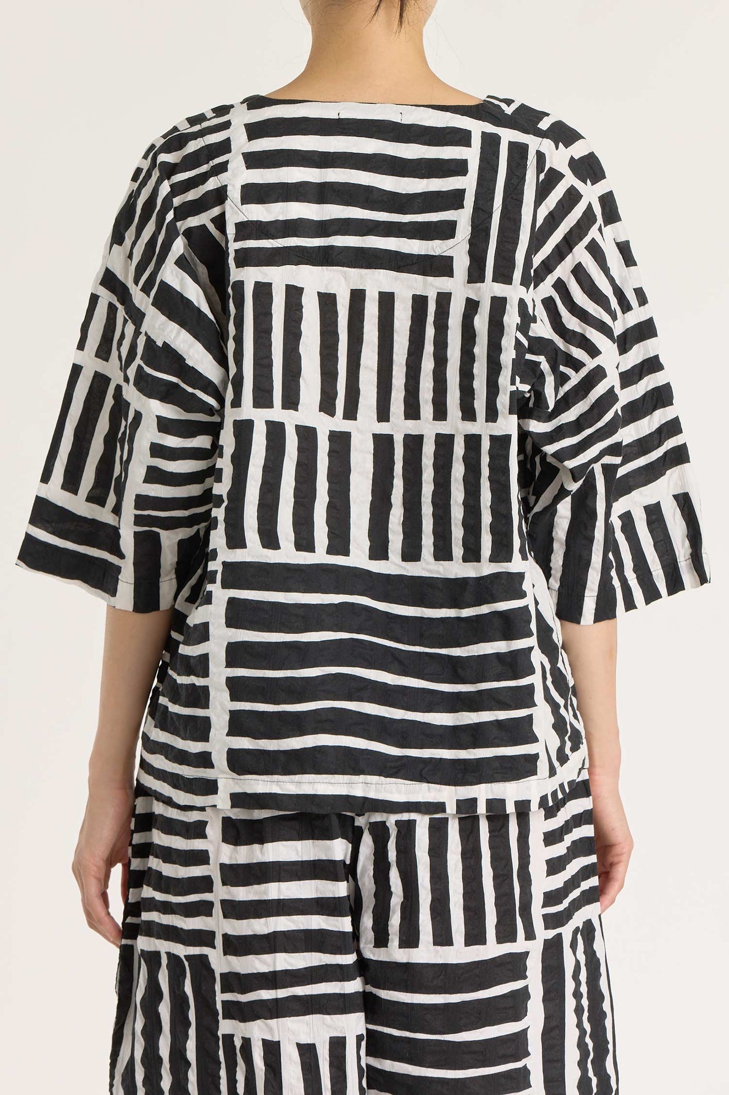 SHORT SLEEVE SQUARE NECK TOP / PRINT BLACK