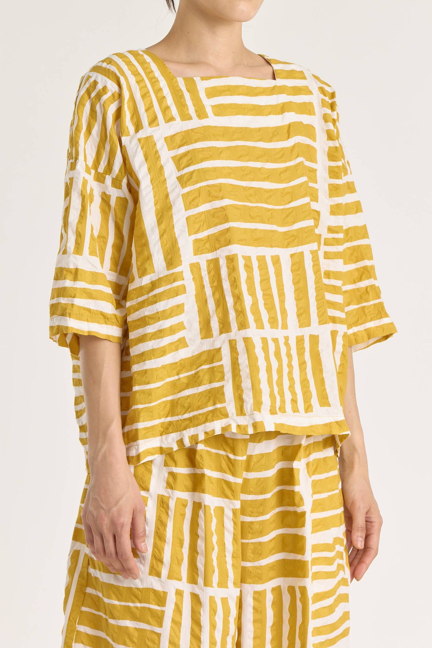 SHORT SLEEVE SQUARE NECK TOP / PRINT GOLD