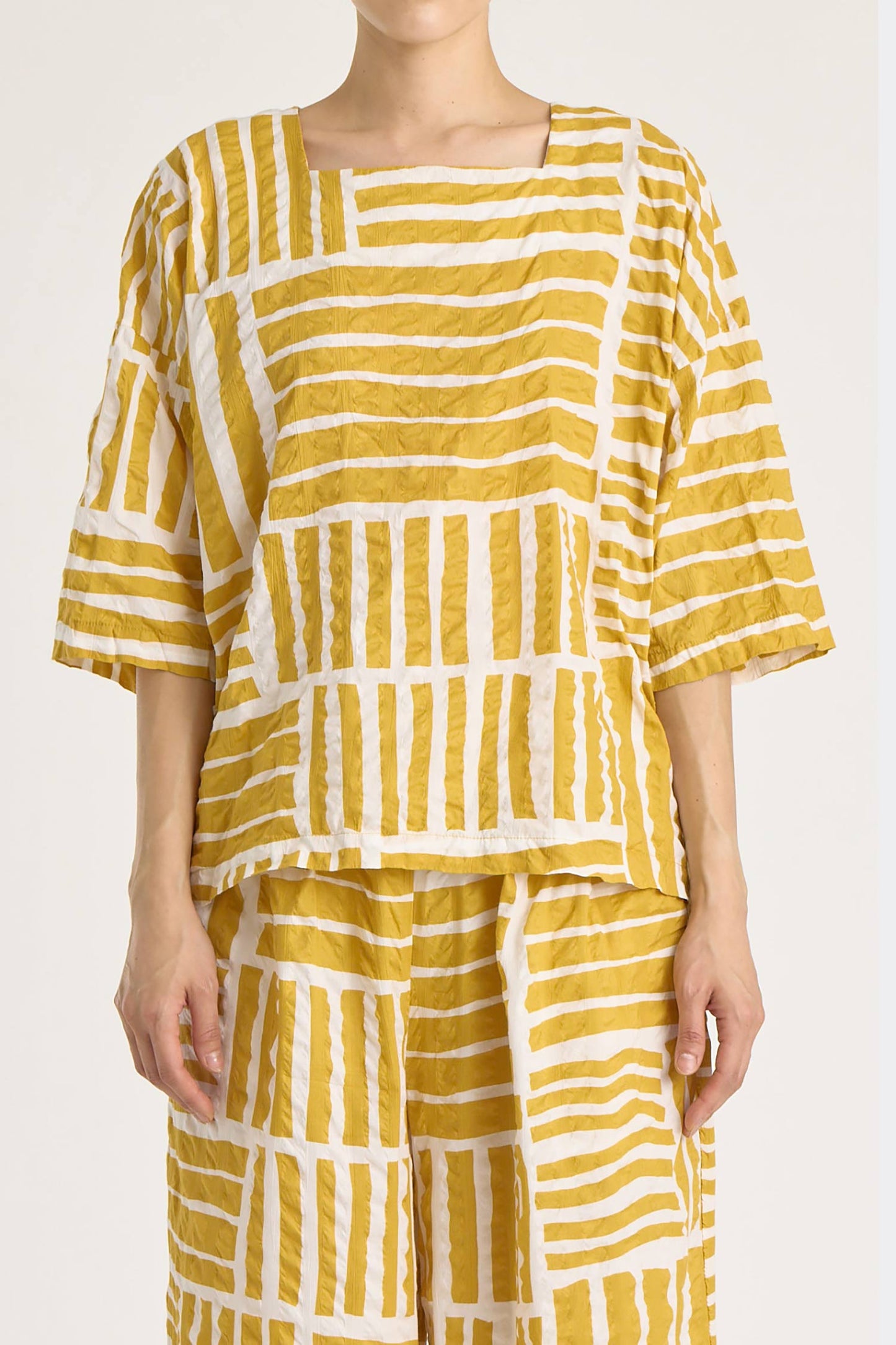 SHORT SLEEVE SQUARE NECK TOP / PRINT GOLD