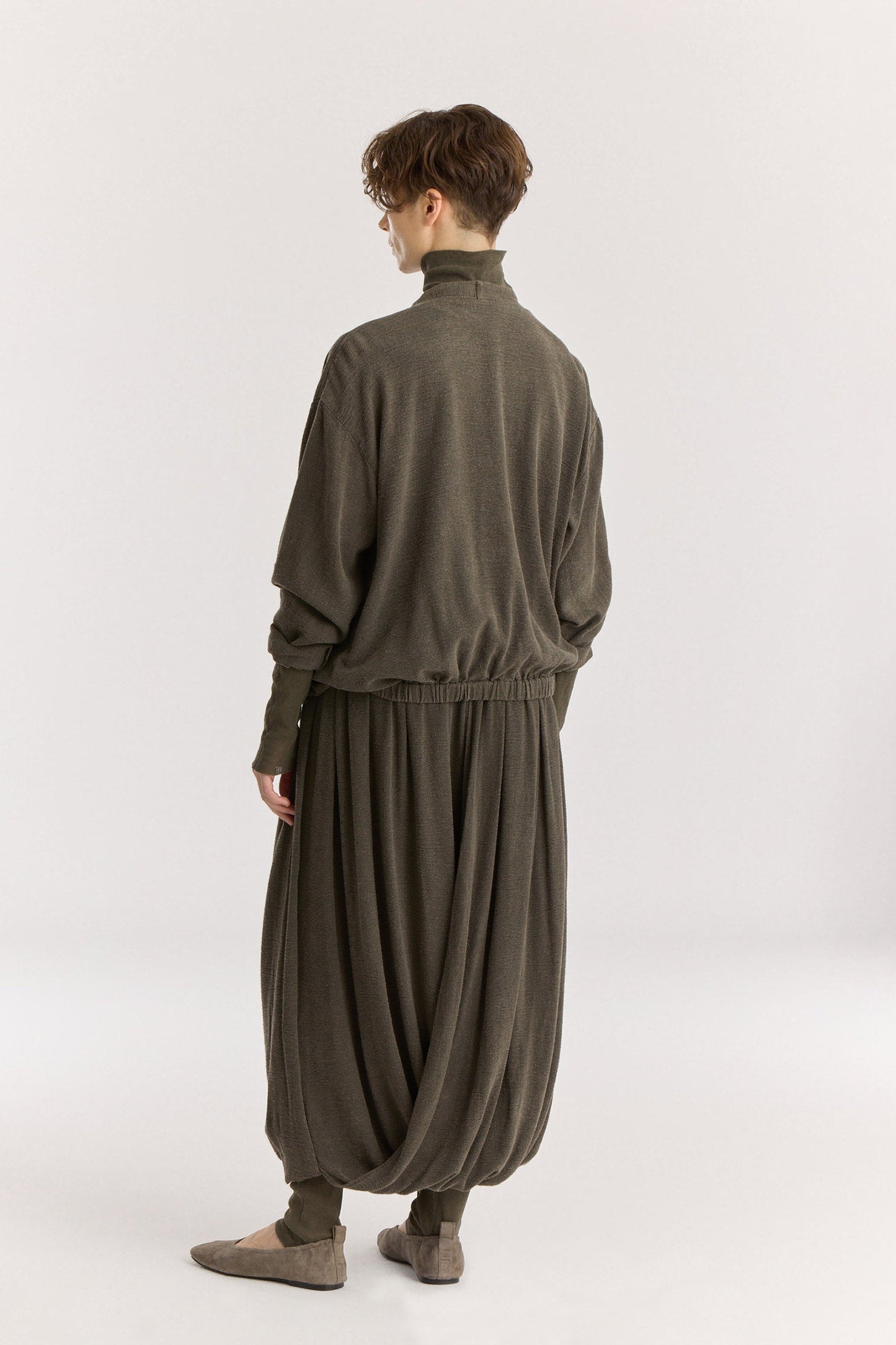 DRAPY SHIRTS / LIMESTONE
Stand collar
A single button closure at the front
Crossed shirts
Double-layered front body
Textured 50% Rayon 50% Cotton
Cold machine or hand wash, tumble dry low or dry flat, no bleach
Style Number: RC-DPS01
Relaxed fit
MADE IN USA