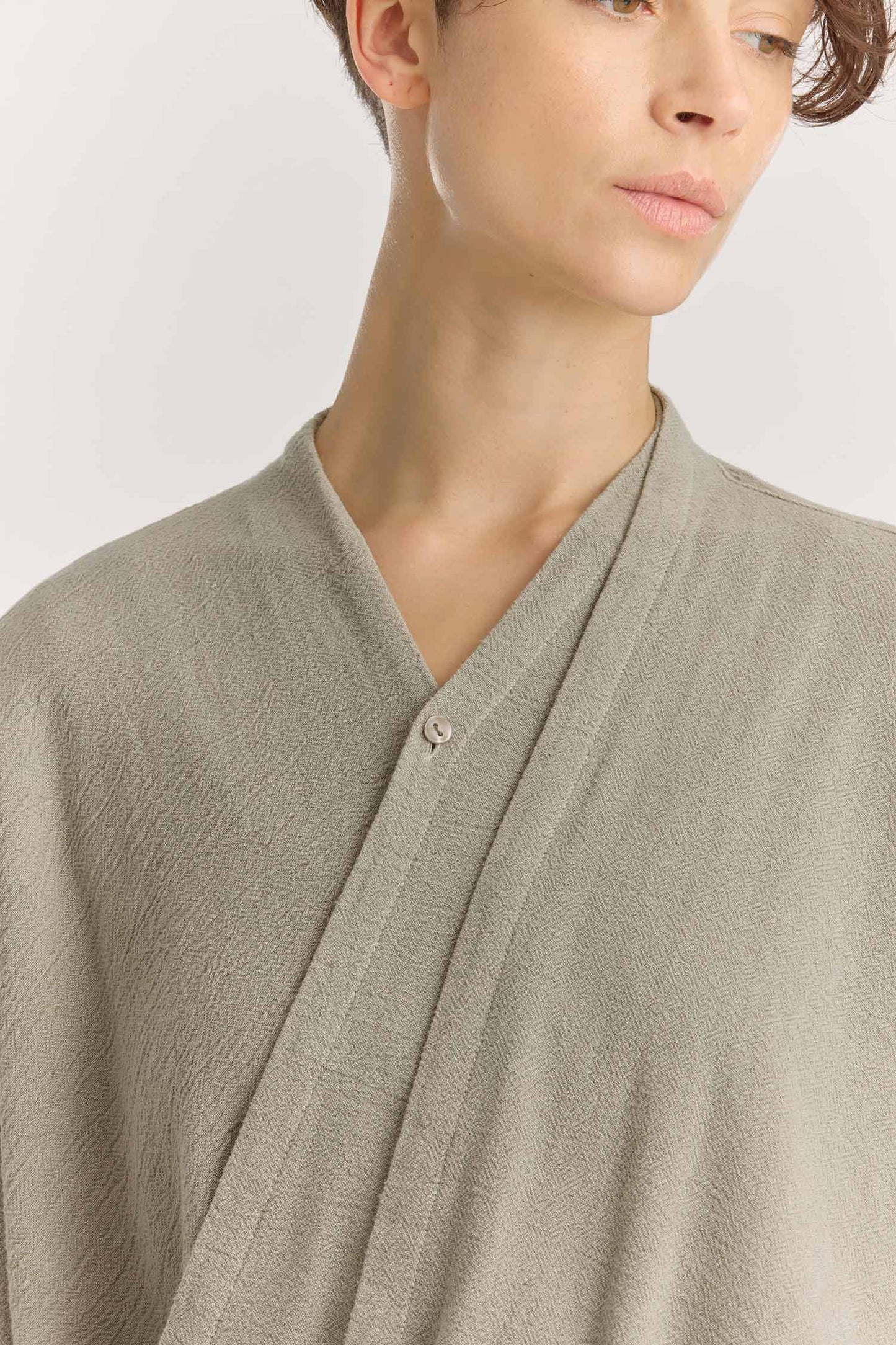 DRAPY SHIRTS / LIMESTONE
Stand collar
A single button closure at the front
Crossed shirts
Double-layered front body
Textured 50% Rayon 50% Cotton
Cold machine or hand wash, tumble dry low or dry flat, no bleach
Style Number: RC-DPS01
Relaxed fit
MADE IN USA