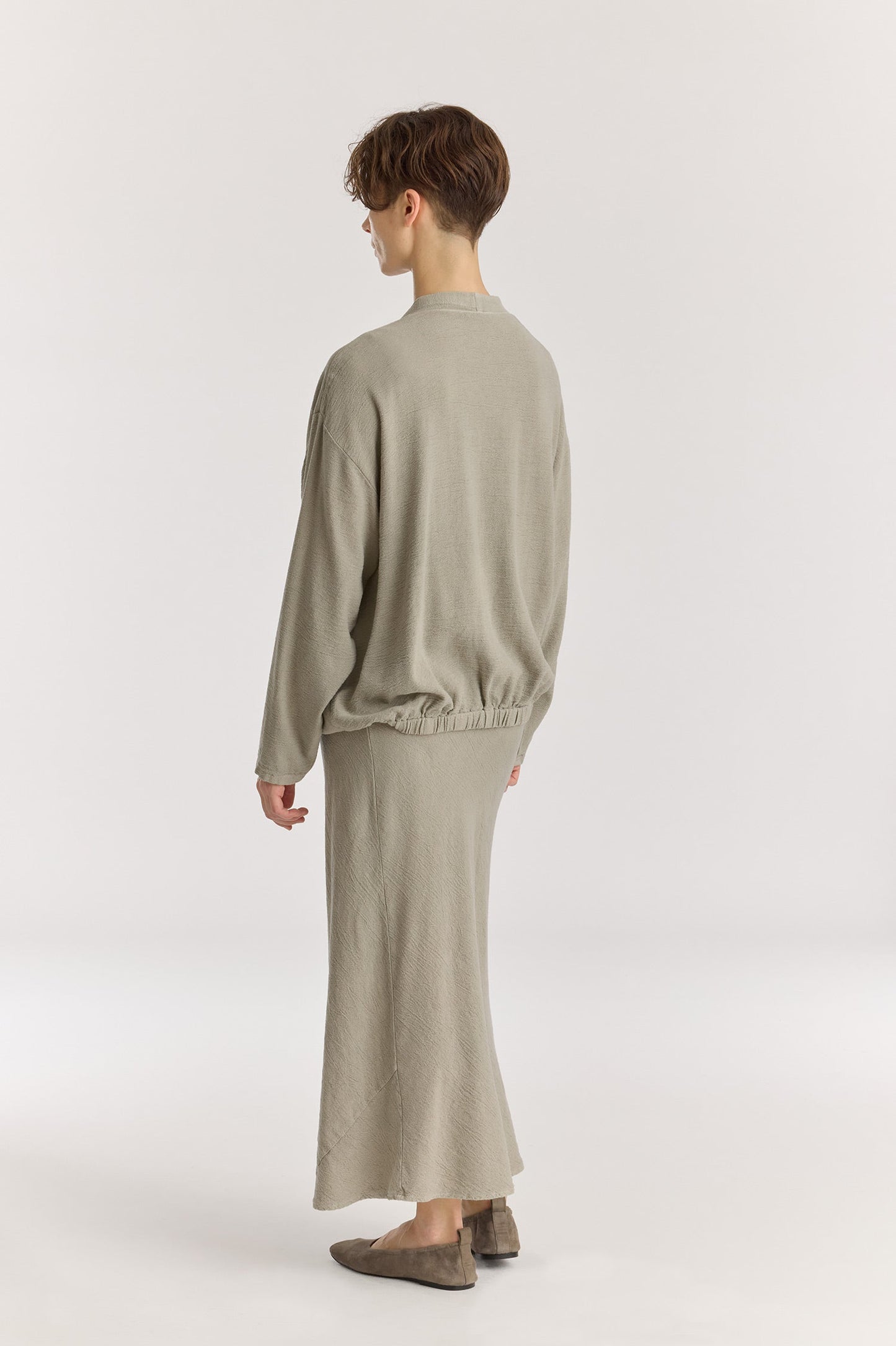 DRAPY SHIRTS / LIMESTONE
Stand collar
A single button closure at the front
Crossed shirts
Double-layered front body
Textured 50% Rayon 50% Cotton
Cold machine or hand wash, tumble dry low or dry flat, no bleach
Style Number: RC-DPS01
Relaxed fit
MADE IN USA