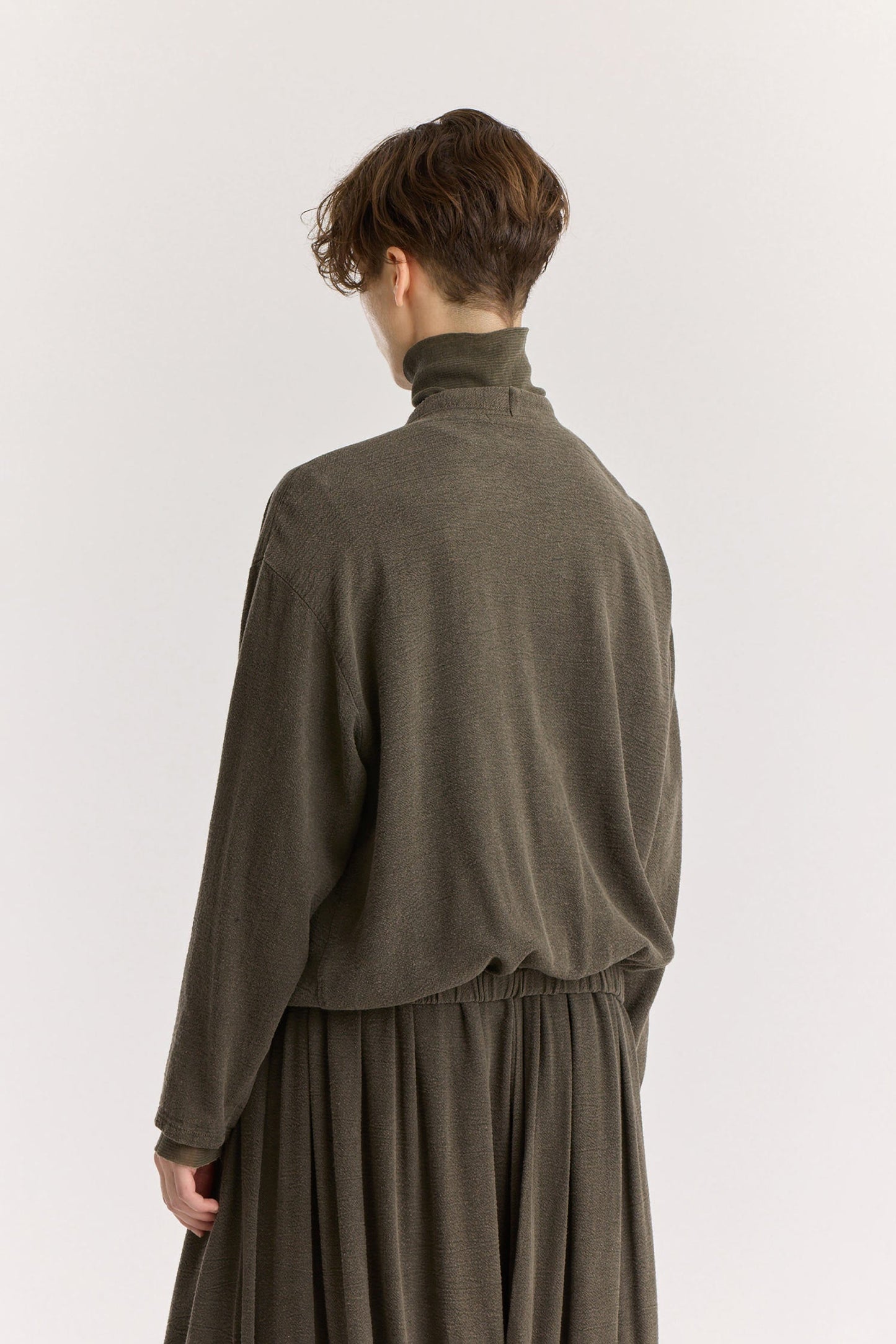 DRAPY SHIRTS / LIMESTONE
Stand collar
A single button closure at the front
Crossed shirts
Double-layered front body
Textured 50% Rayon 50% Cotton
Cold machine or hand wash, tumble dry low or dry flat, no bleach
Style Number: RC-DPS01
Relaxed fit
MADE IN USA