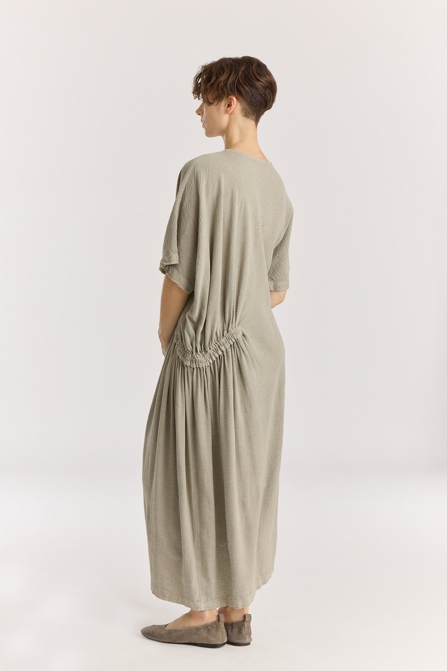 GREEK DRESS / LIMESTONE
Basic crew neck with self-binding
One side seam pocket
Elastic details at the front and back
Inner string across the waist to tie for different silhouette
Textured 50% Rayon 50% Cotton
Cold machine or hand wash, tumble dry low or dry flat, no bleach
Style Number: RC-GD03
Relaxed fit
MADE IN USA