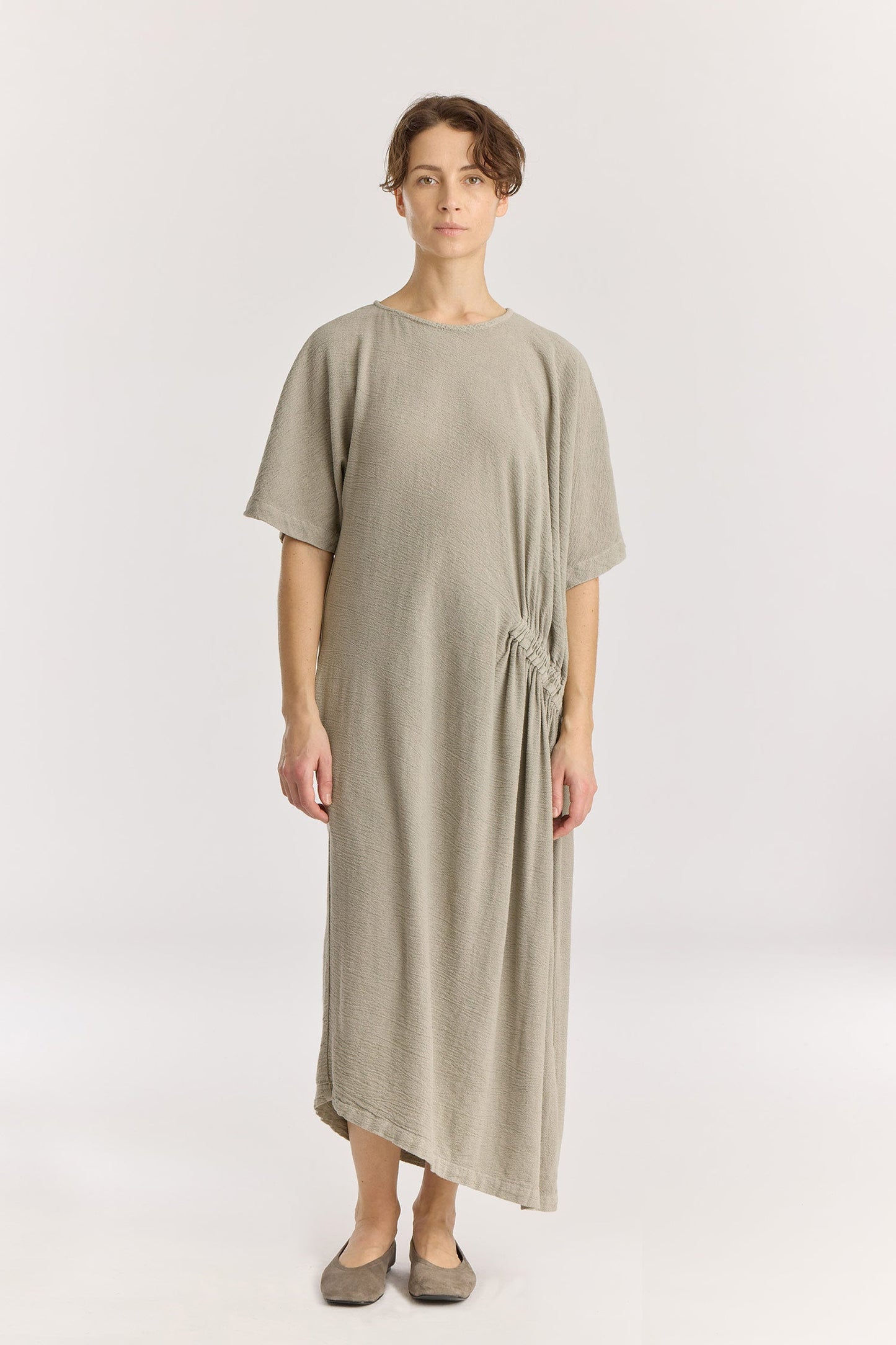 GREEK DRESS / LIMESTONE
Basic crew neck with self-binding
One side seam pocket
Elastic details at the front and back
Inner string across the waist to tie for different silhouette
Textured 50% Rayon 50% Cotton
Cold machine or hand wash, tumble dry low or dry flat, no bleach
Style Number: RC-GD03
Relaxed fit
MADE IN USA