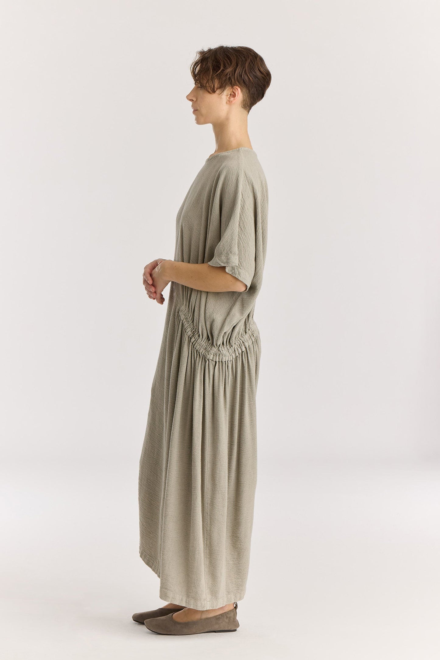 GREEK DRESS / LIMESTONE
Basic crew neck with self-binding
One side seam pocket
Elastic details at the front and back
Inner string across the waist to tie for different silhouette
Textured 50% Rayon 50% Cotton
Cold machine or hand wash, tumble dry low or dry flat, no bleach
Style Number: RC-GD03
Relaxed fit
MADE IN USA