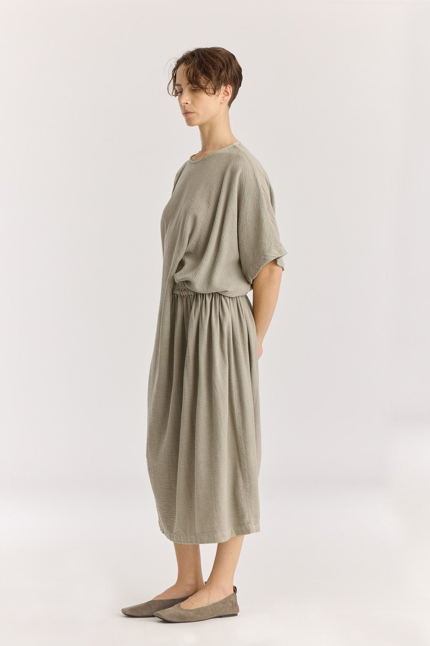 GREEK DRESS / LIMESTONE
Basic crew neck with self-binding
One side seam pocket
Elastic details at the front and back
Inner string across the waist to tie for different silhouette
Textured 50% Rayon 50% Cotton
Cold machine or hand wash, tumble dry low or dry flat, no bleach
Style Number: RC-GD03
Relaxed fit
MADE IN USA