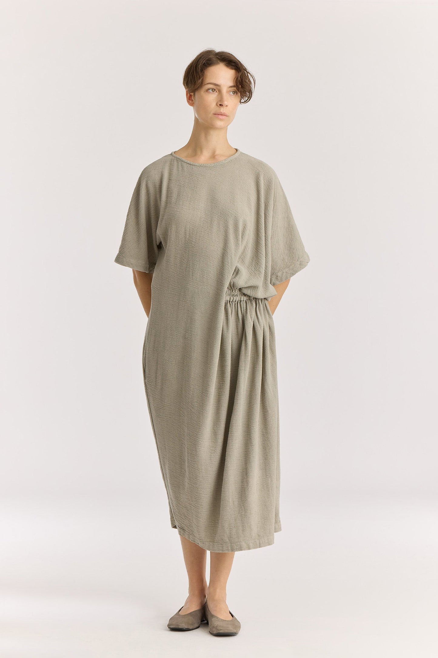 GREEK DRESS / LIMESTONE
Basic crew neck with self-binding
One side seam pocket
Elastic details at the front and back
Inner string across the waist to tie for different silhouette
Textured 50% Rayon 50% Cotton
Cold machine or hand wash, tumble dry low or dry flat, no bleach
Style Number: RC-GD03
Relaxed fit
MADE IN USA