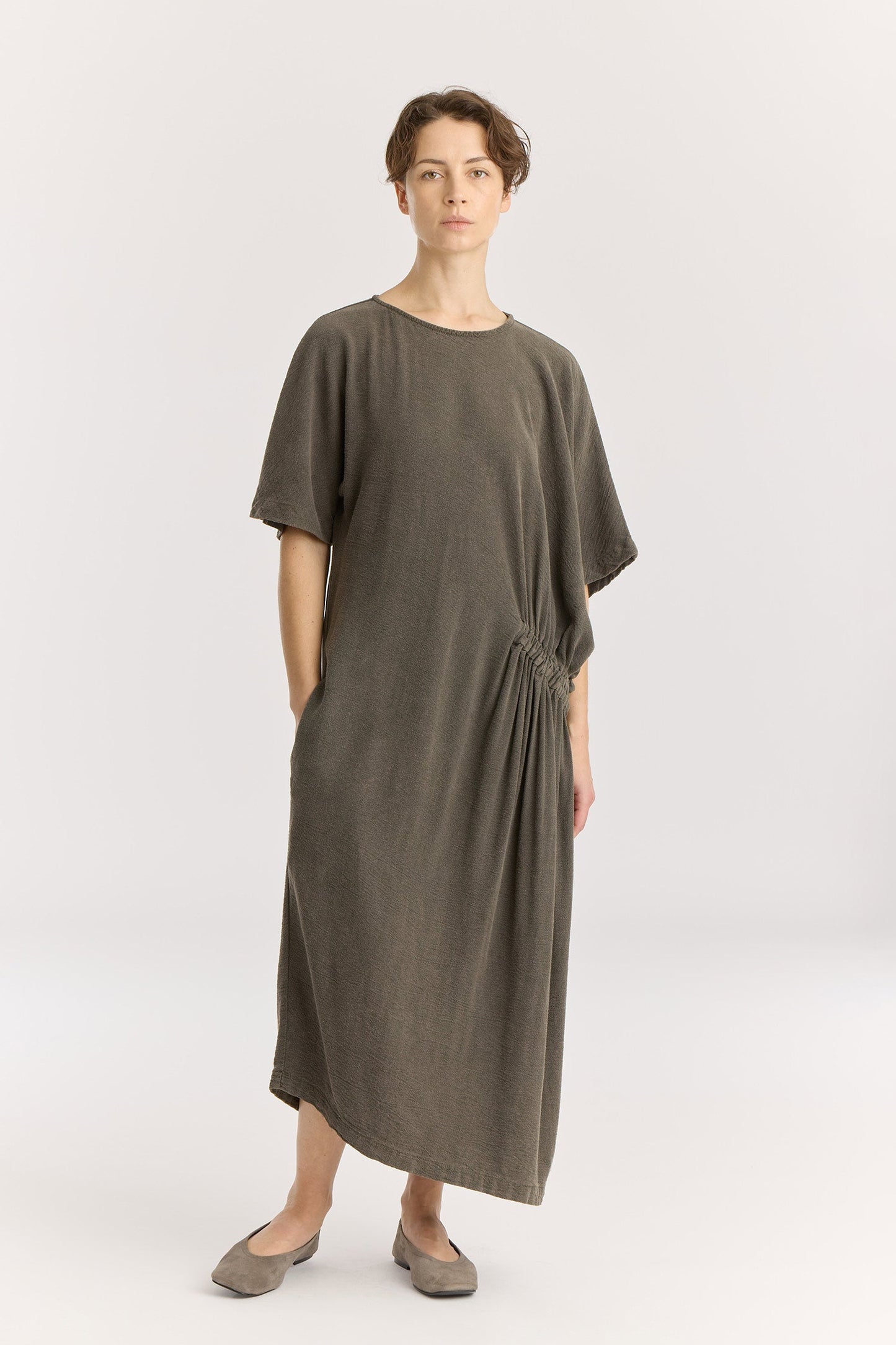 GREEK DRESS / SLATE
Basic crew neck with self-binding
One side seam pocket
Elastic details at the front and back
Inner string across the waist to tie for different silhouette
Textured 50% Rayon 50% Cotton
Cold machine or hand wash, tumble dry low or dry flat, no bleach
Style Number: RC-GD03
Relaxed fit
MADE IN USA