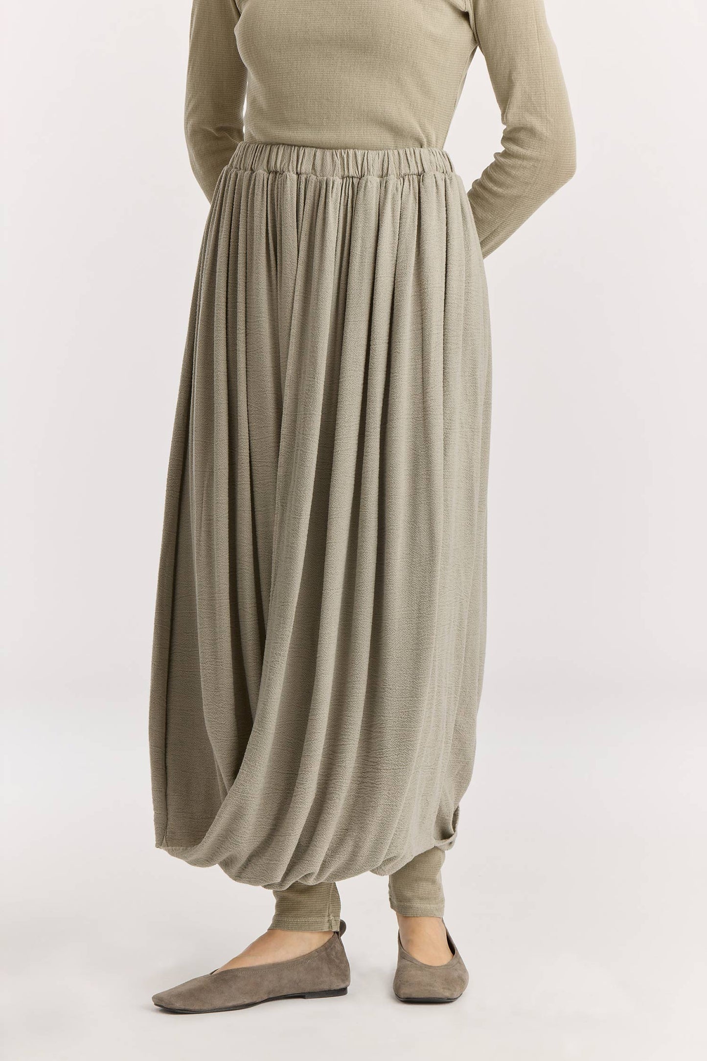 DOUBLE LAYERED DRAPY SKIRT / LIMESTONE
Elasticized waistband
Shirred details across the waist
Double-layered
Textured 50% Rayon 50% Cotton
Cold machine or hand wash, tumble dry low or dry flat, no bleach
Style Number: RC-GS02
Relaxed fit
Made in USA
