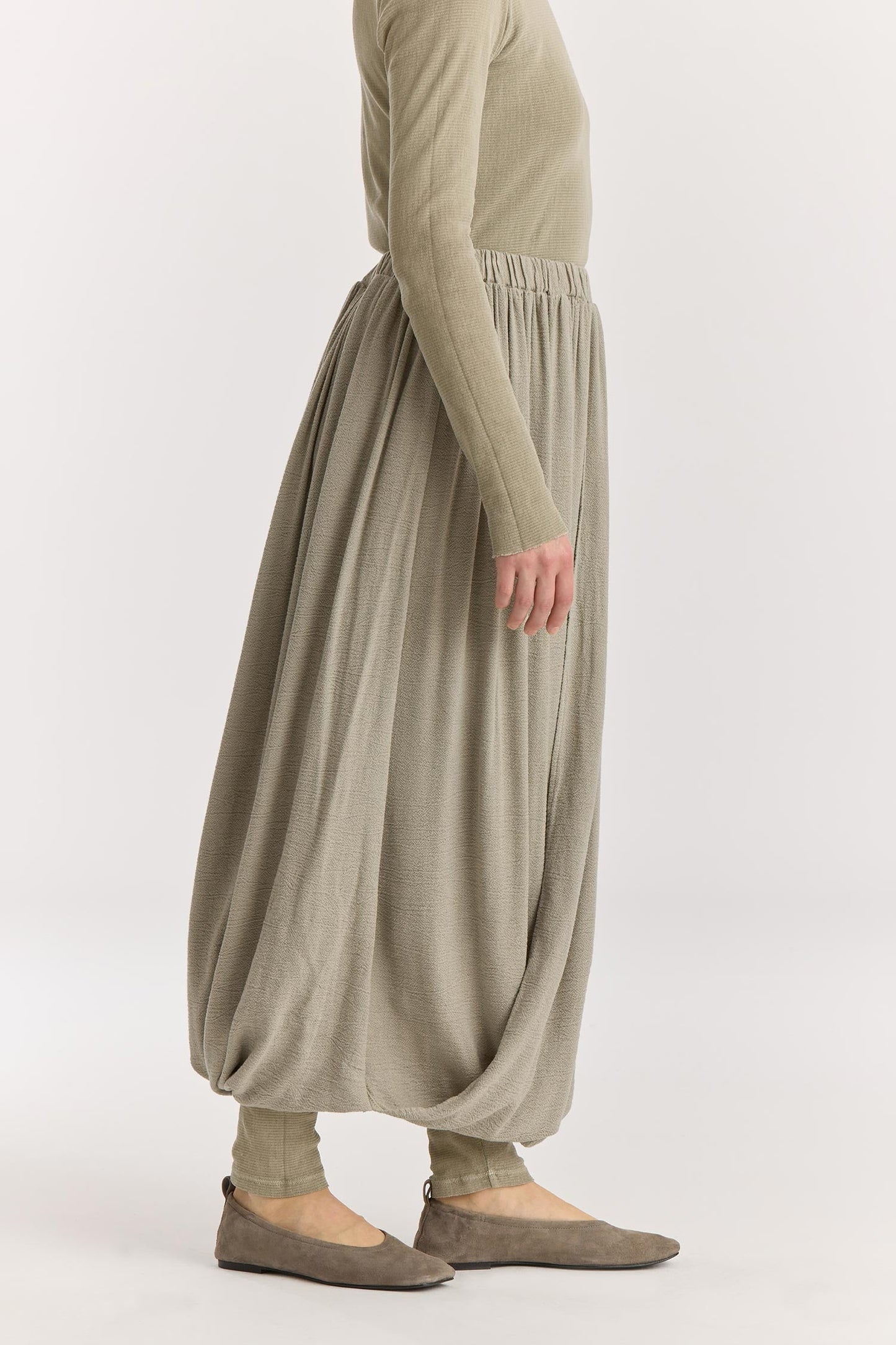 DOUBLE LAYERED DRAPY SKIRT / LIMESTONE
Elasticized waistband
Shirred details across the waist
Double-layered
Textured 50% Rayon 50% Cotton
Cold machine or hand wash, tumble dry low or dry flat, no bleach
Style Number: RC-GS02
Relaxed fit
Made in USA