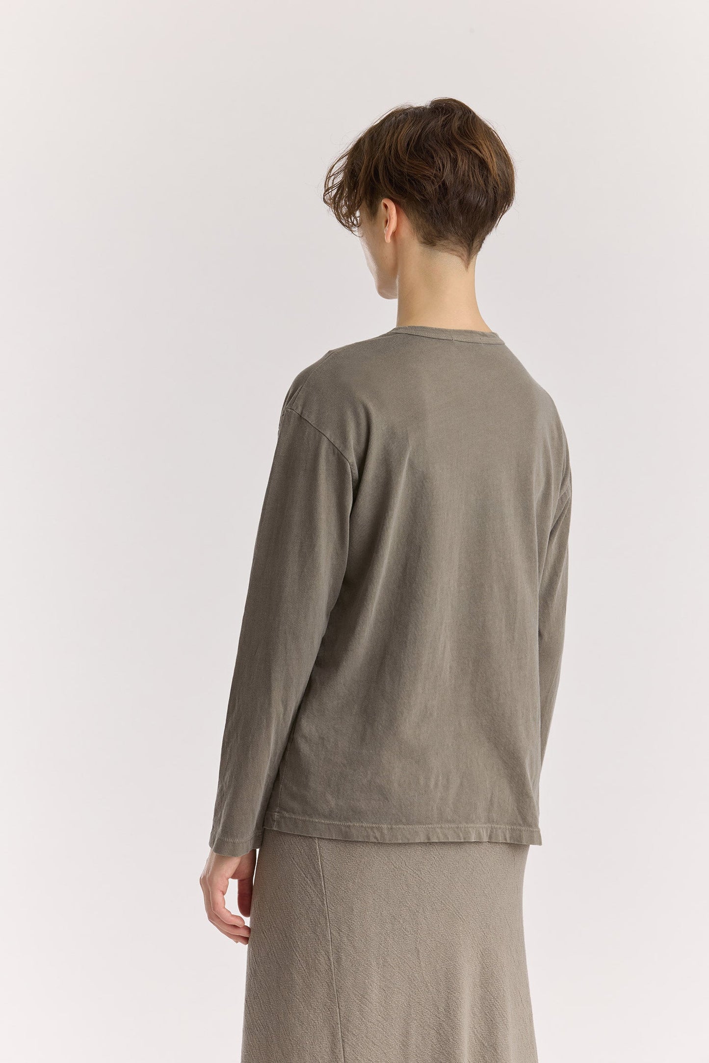 Regular Long Sleeve Tee / Dark Stone
Basic crew neck
Regular silhouette
Soft fabric
100% Organic cotton jersey
Cold machine or hand wash, tumble dry low or dry flat, no bleach
Style Number: OC-RST25
Regular fit
Made in USA