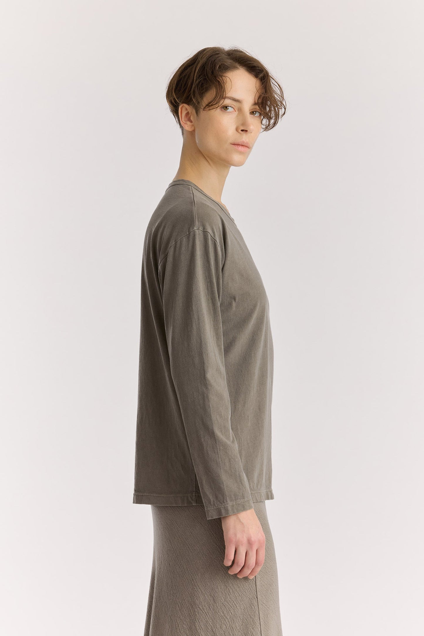 Regular Long Sleeve Tee / Dark Stone
Basic crew neck
Regular silhouette
Soft fabric
100% Organic cotton jersey
Cold machine or hand wash, tumble dry low or dry flat, no bleach
Style Number: OC-RST25
Regular fit
Made in USA