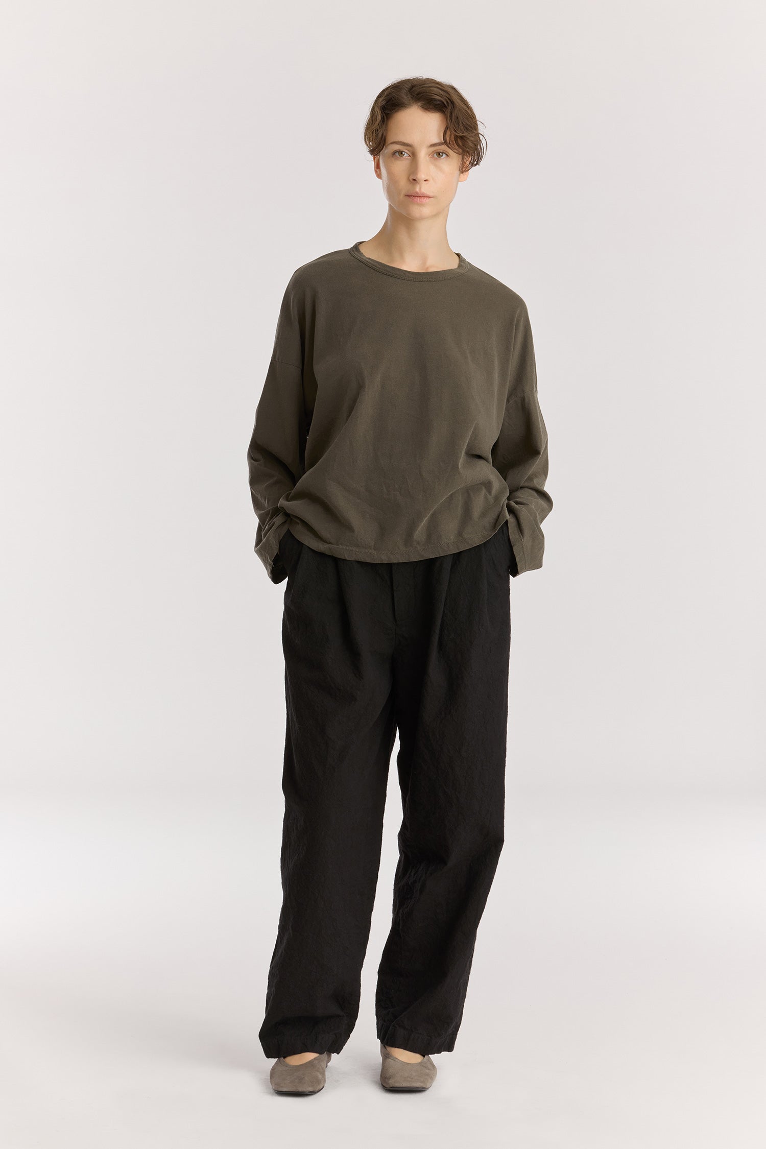 Wide Long Sleeve Tee / Slate
Basic crew neck
Boxy silhouette
Soft fabric
100% Organic Cotton jersey
Cold machine or hand wash, tumble dry low or dry flat, no bleach
Style Number: OC-WLT28
Relaxed fit
Made in USA