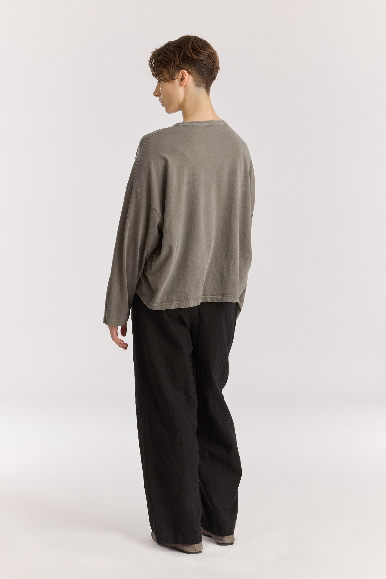 Wide Long Sleeve Tee / Dark Stone
Basic crew neck
Boxy silhouette
Soft fabric
100% Organic Cotton jersey
Cold machine or hand wash, tumble dry low or dry flat, no bleach
Style Number: OC-WLT28
Relaxed fit
Made in USA