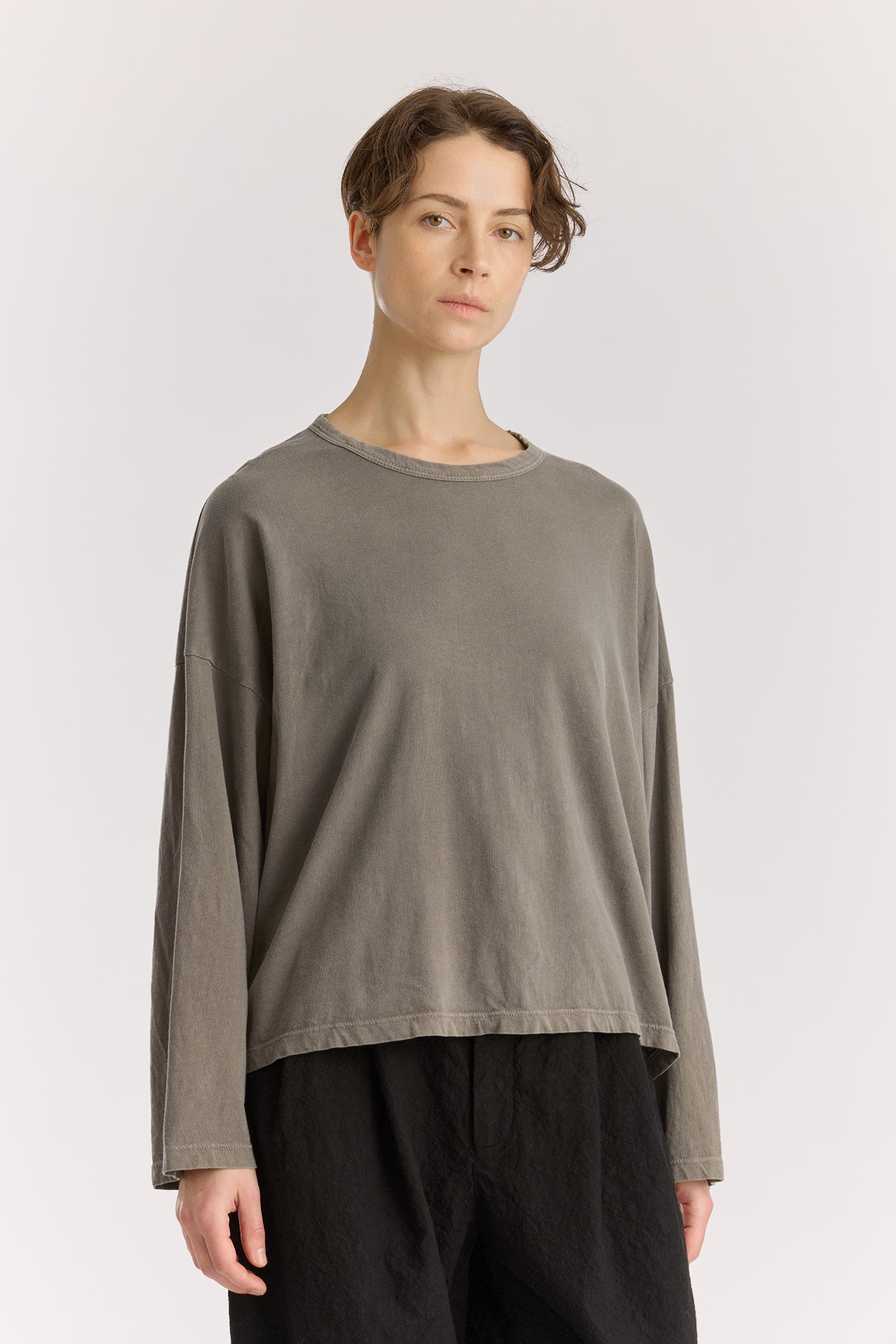 Wide Long Sleeve Tee / Dark Stone
Basic crew neck
Boxy silhouette
Soft fabric
100% Organic Cotton jersey
Cold machine or hand wash, tumble dry low or dry flat, no bleach
Style Number: OC-WLT28
Relaxed fit
Made in USA