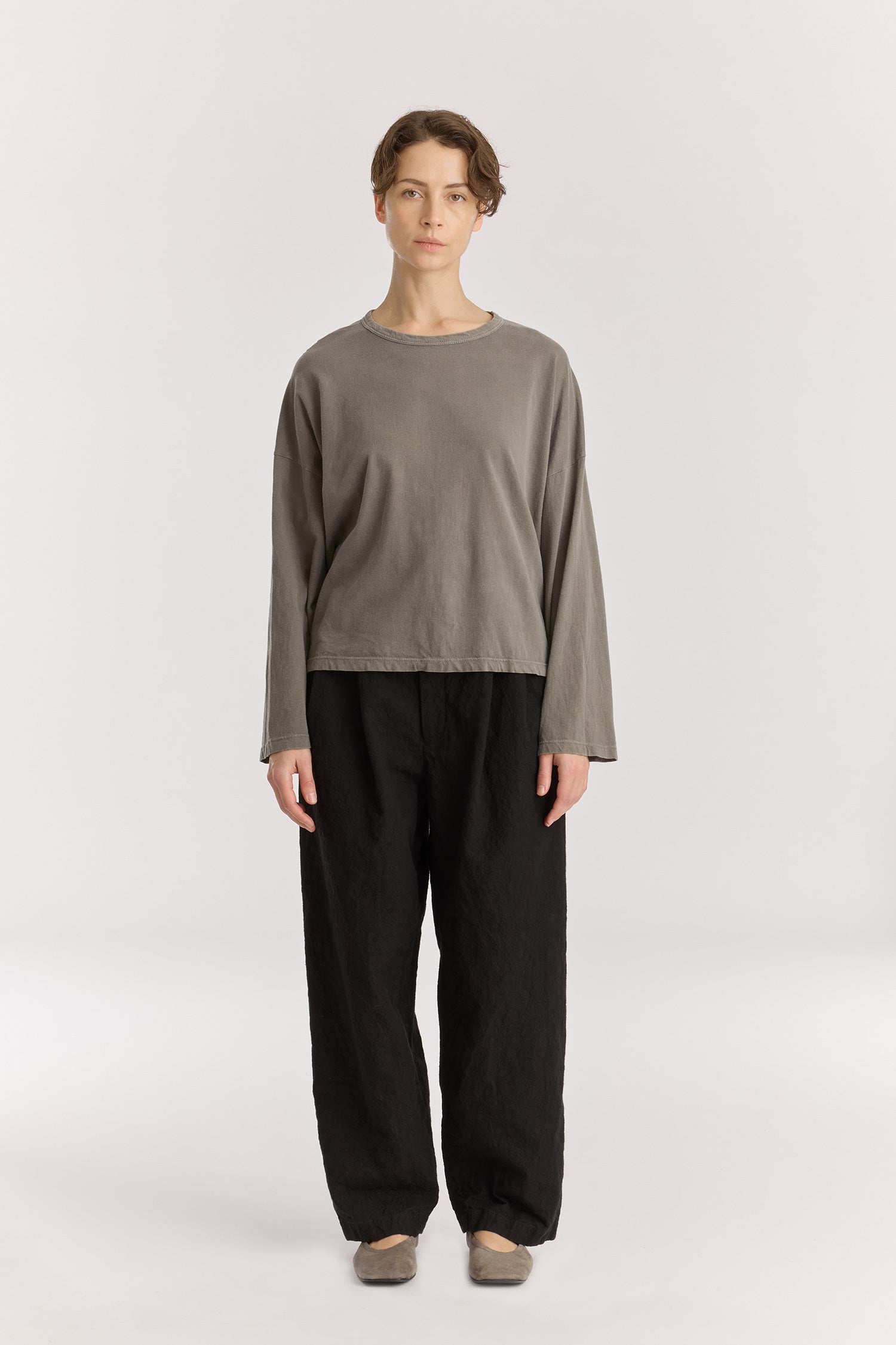 Wide Long Sleeve Tee / Dark Stone
Basic crew neck
Boxy silhouette
Soft fabric
100% Organic Cotton jersey
Cold machine or hand wash, tumble dry low or dry flat, no bleach
Style Number: OC-WLT28
Relaxed fit
Made in USA