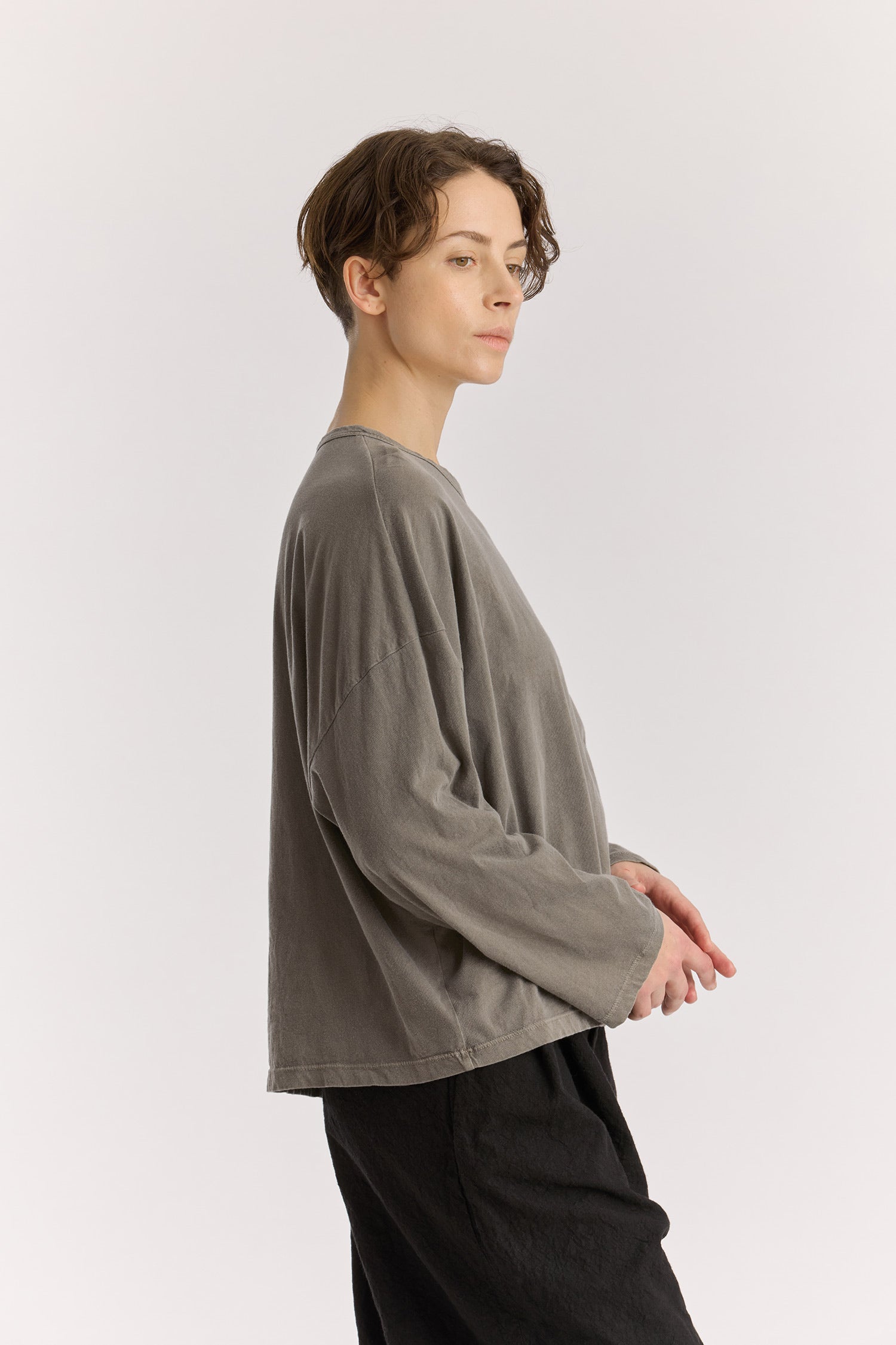 Wide Long Sleeve Tee / Dark Stone
Basic crew neck
Boxy silhouette
Soft fabric
100% Organic Cotton jersey
Cold machine or hand wash, tumble dry low or dry flat, no bleach
Style Number: OC-WLT28
Relaxed fit
Made in USA