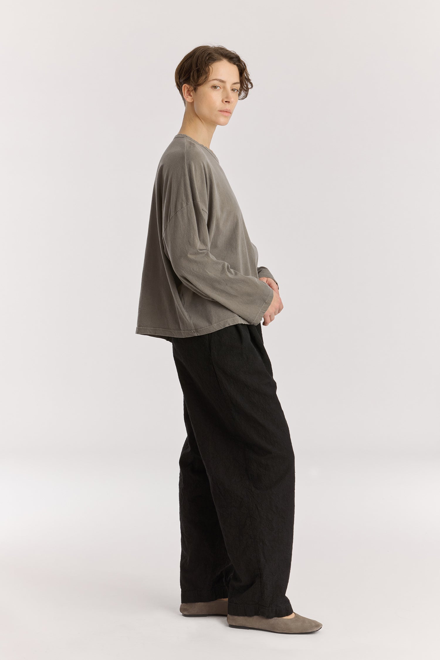 Wide Long Sleeve Tee / Dark Stone
Basic crew neck
Boxy silhouette
Soft fabric
100% Organic Cotton jersey
Cold machine or hand wash, tumble dry low or dry flat, no bleach
Style Number: OC-WLT28
Relaxed fit
Made in USA