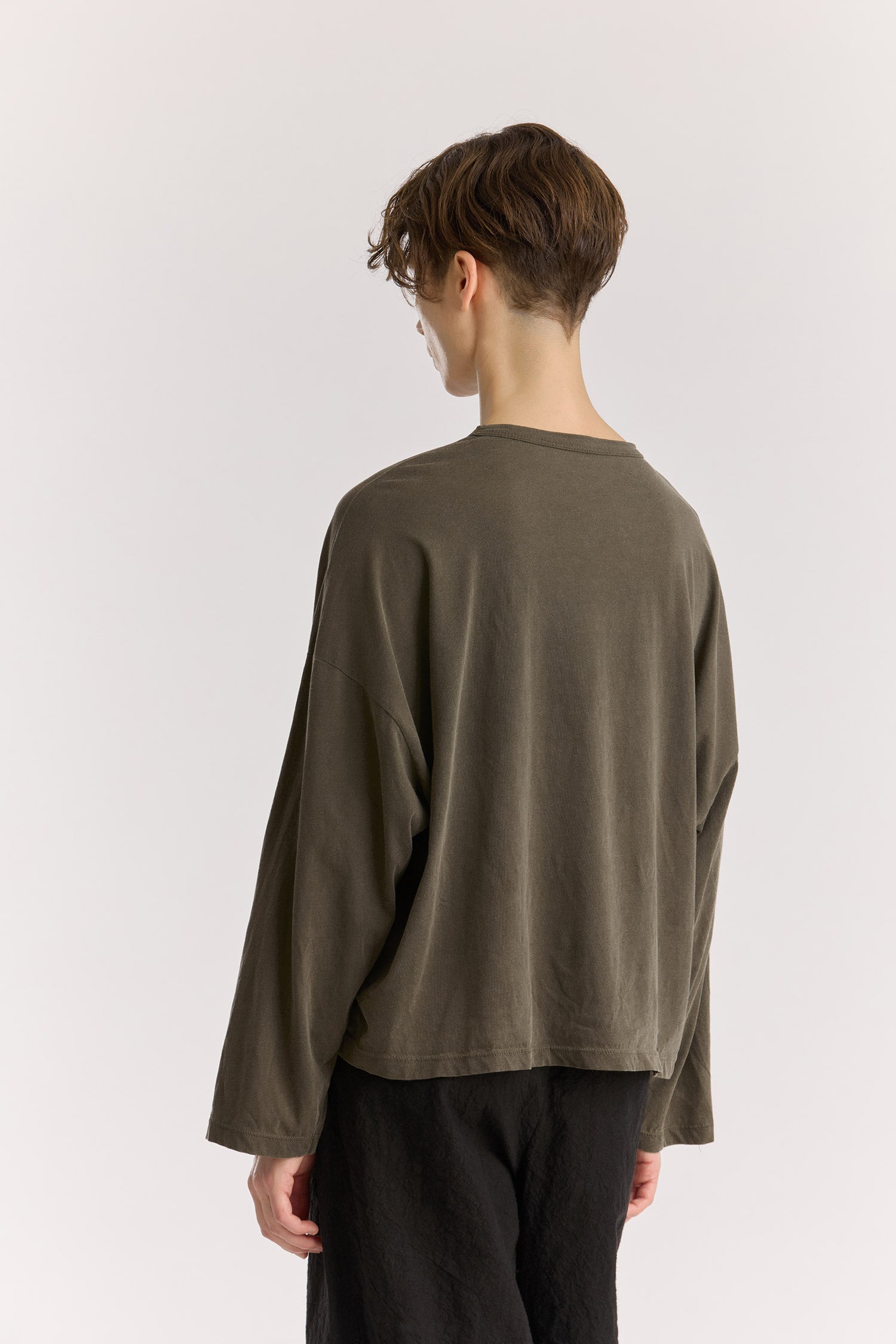 Wide Long Sleeve Tee / Slate
Basic crew neck
Boxy silhouette
Soft fabric
100% Organic Cotton jersey
Cold machine or hand wash, tumble dry low or dry flat, no bleach
Style Number: OC-WLT28
Relaxed fit
Made in USA