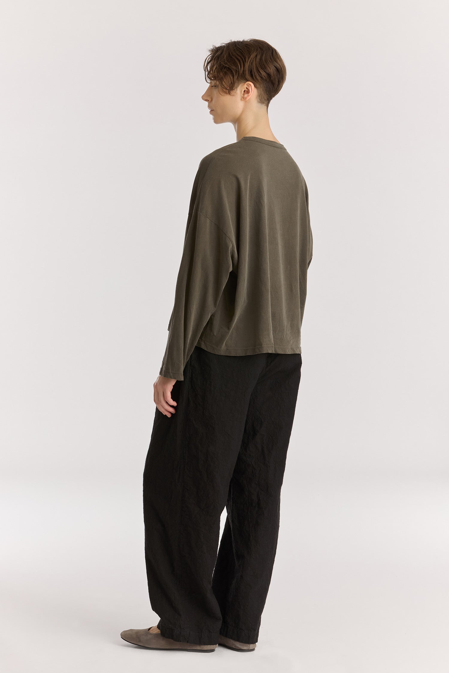 Wide Long Sleeve Tee / Slate
Basic crew neck
Boxy silhouette
Soft fabric
100% Organic Cotton jersey
Cold machine or hand wash, tumble dry low or dry flat, no bleach
Style Number: OC-WLT28
Relaxed fit
Made in USA