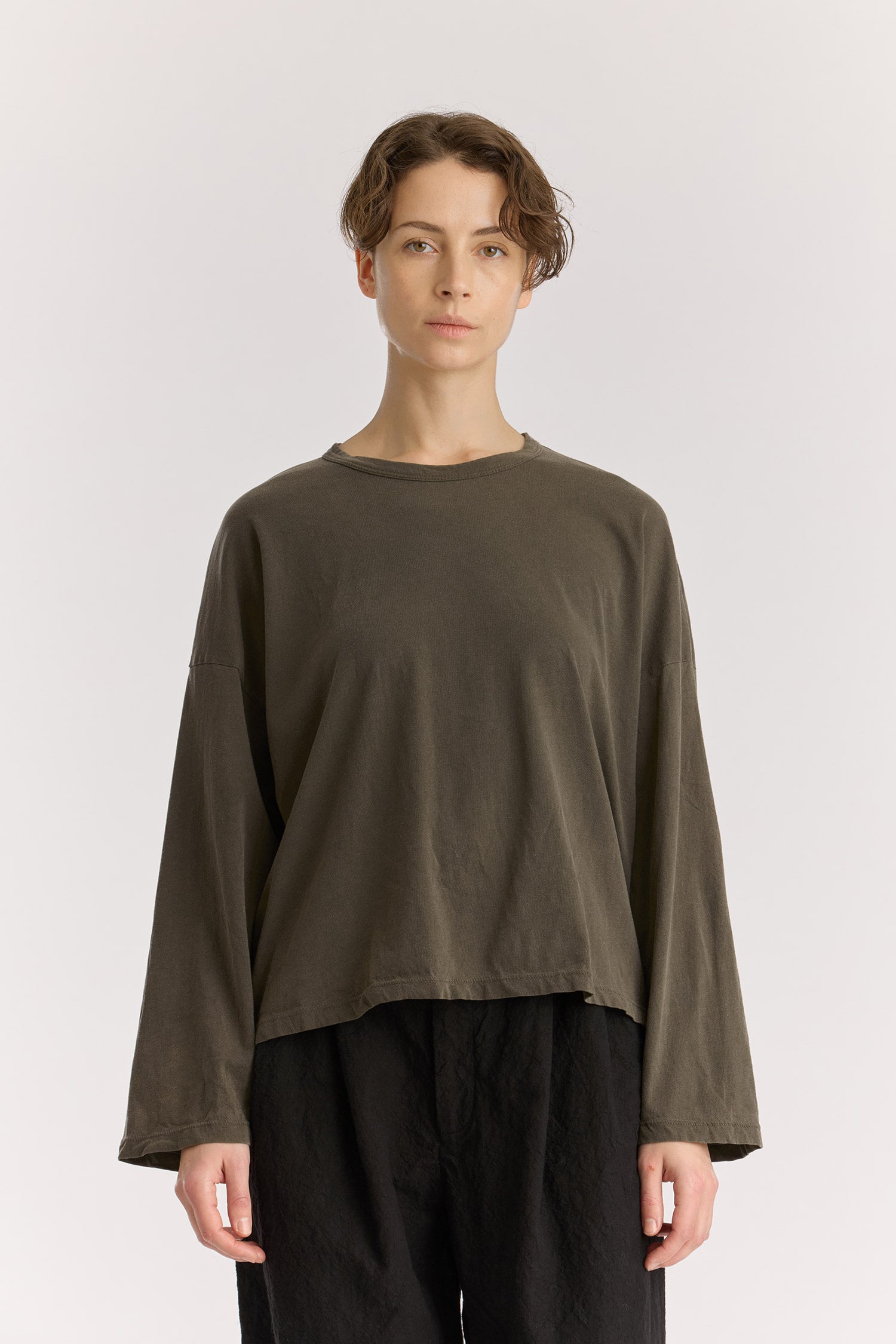 Wide Long Sleeve Tee / Slate
Basic crew neck
Boxy silhouette
Soft fabric
100% Organic Cotton jersey
Cold machine or hand wash, tumble dry low or dry flat, no bleach
Style Number: OC-WLT28
Relaxed fit
Made in USA