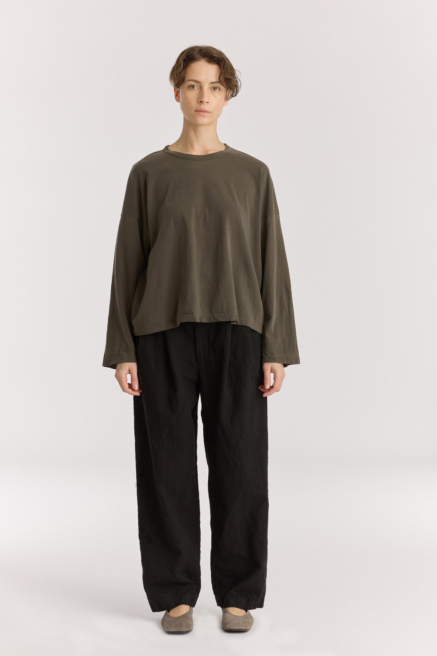 Wide Long Sleeve Tee / Slate
Basic crew neck
Boxy silhouette
Soft fabric
100% Organic Cotton jersey
Cold machine or hand wash, tumble dry low or dry flat, no bleach
Style Number: OC-WLT28
Relaxed fit
Made in USA