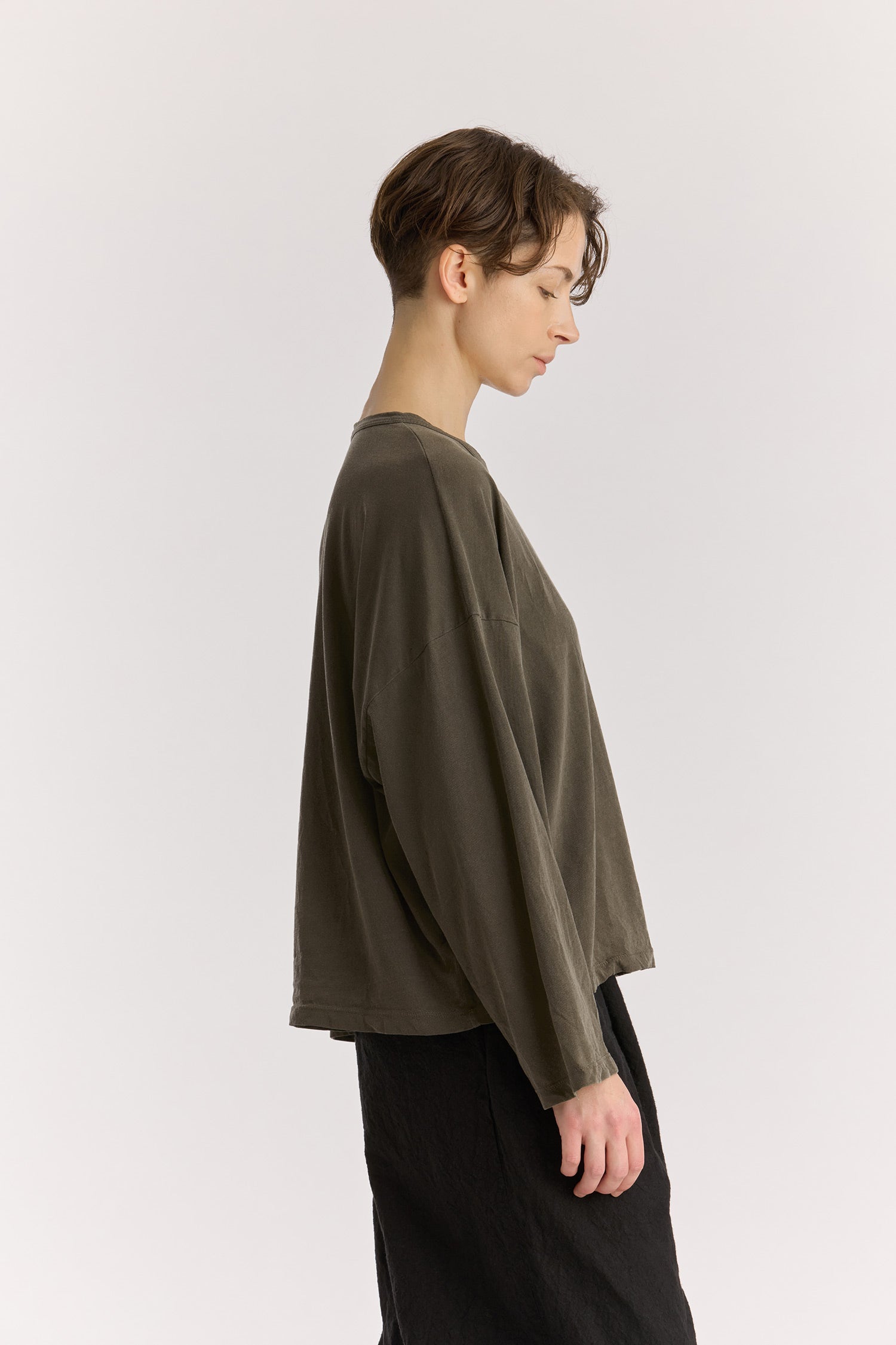 Wide Long Sleeve Tee / Slate
Basic crew neck
Boxy silhouette
Soft fabric
100% Organic Cotton jersey
Cold machine or hand wash, tumble dry low or dry flat, no bleach
Style Number: OC-WLT28
Relaxed fit
Made in USA