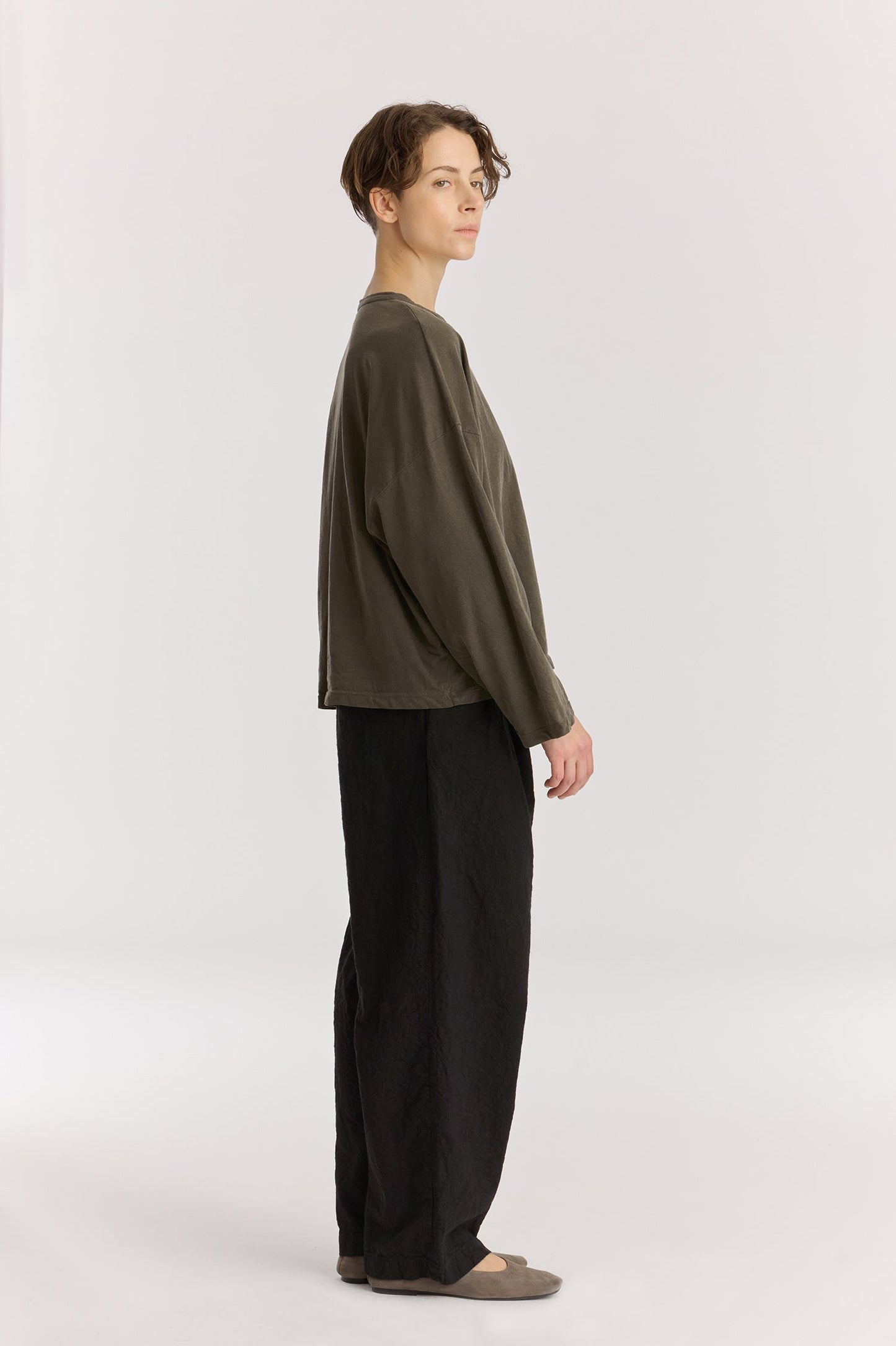 Wide Long Sleeve Tee / Slate
Basic crew neck
Boxy silhouette
Soft fabric
100% Organic Cotton jersey
Cold machine or hand wash, tumble dry low or dry flat, no bleach
Style Number: OC-WLT28
Relaxed fit
Made in USA