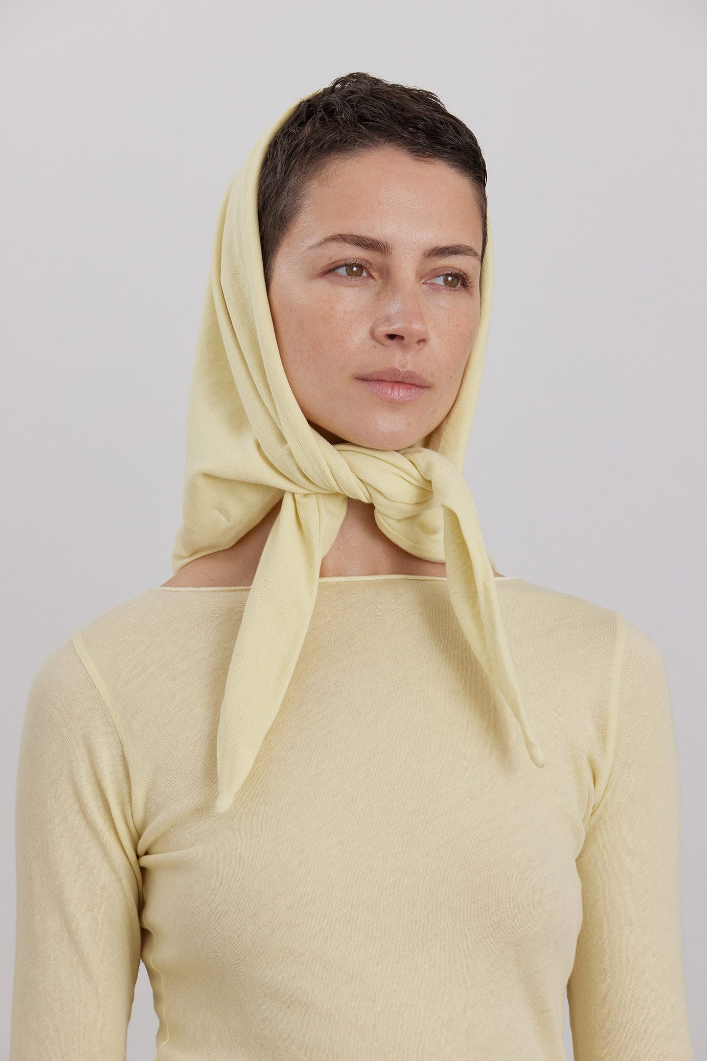 TRIANGLE SCARF / CUSTARD