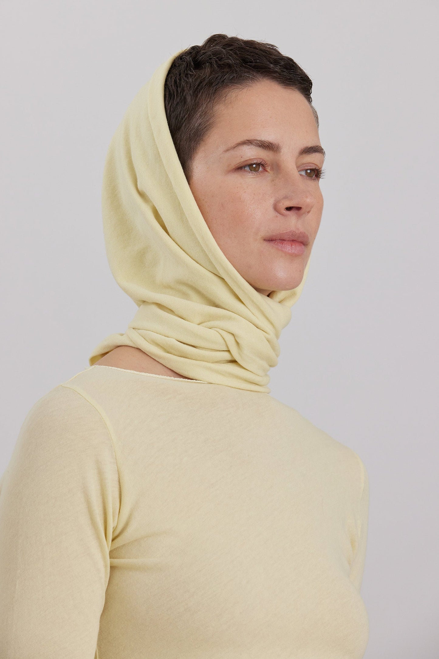 TRIANGLE SCARF / CUSTARD