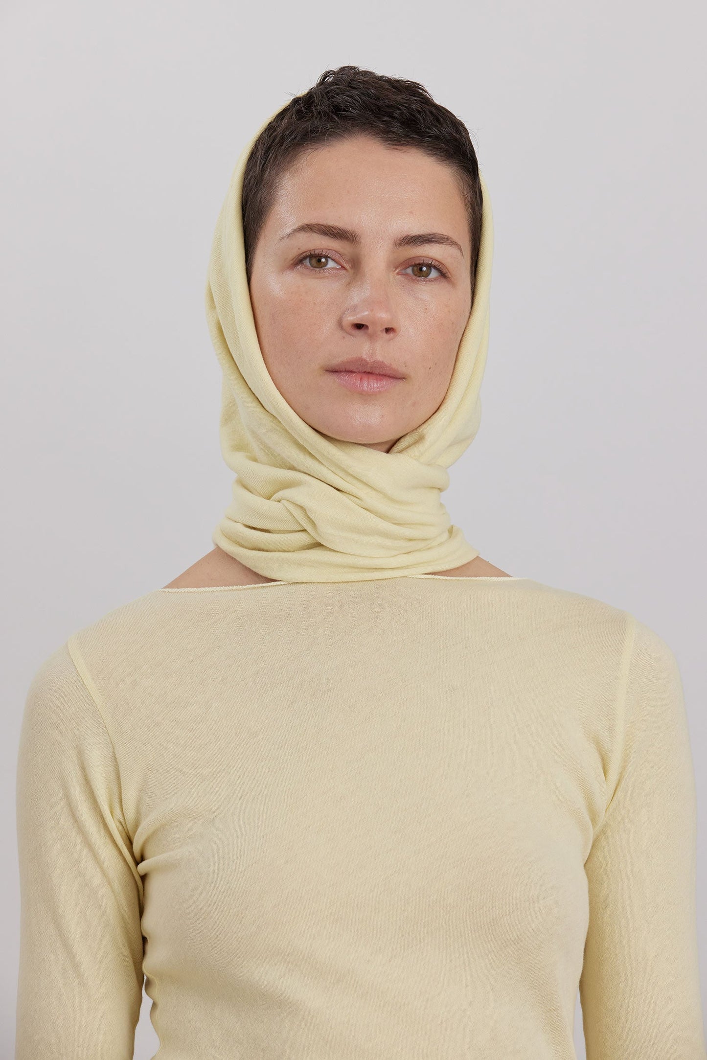 TRIANGLE SCARF / CUSTARD