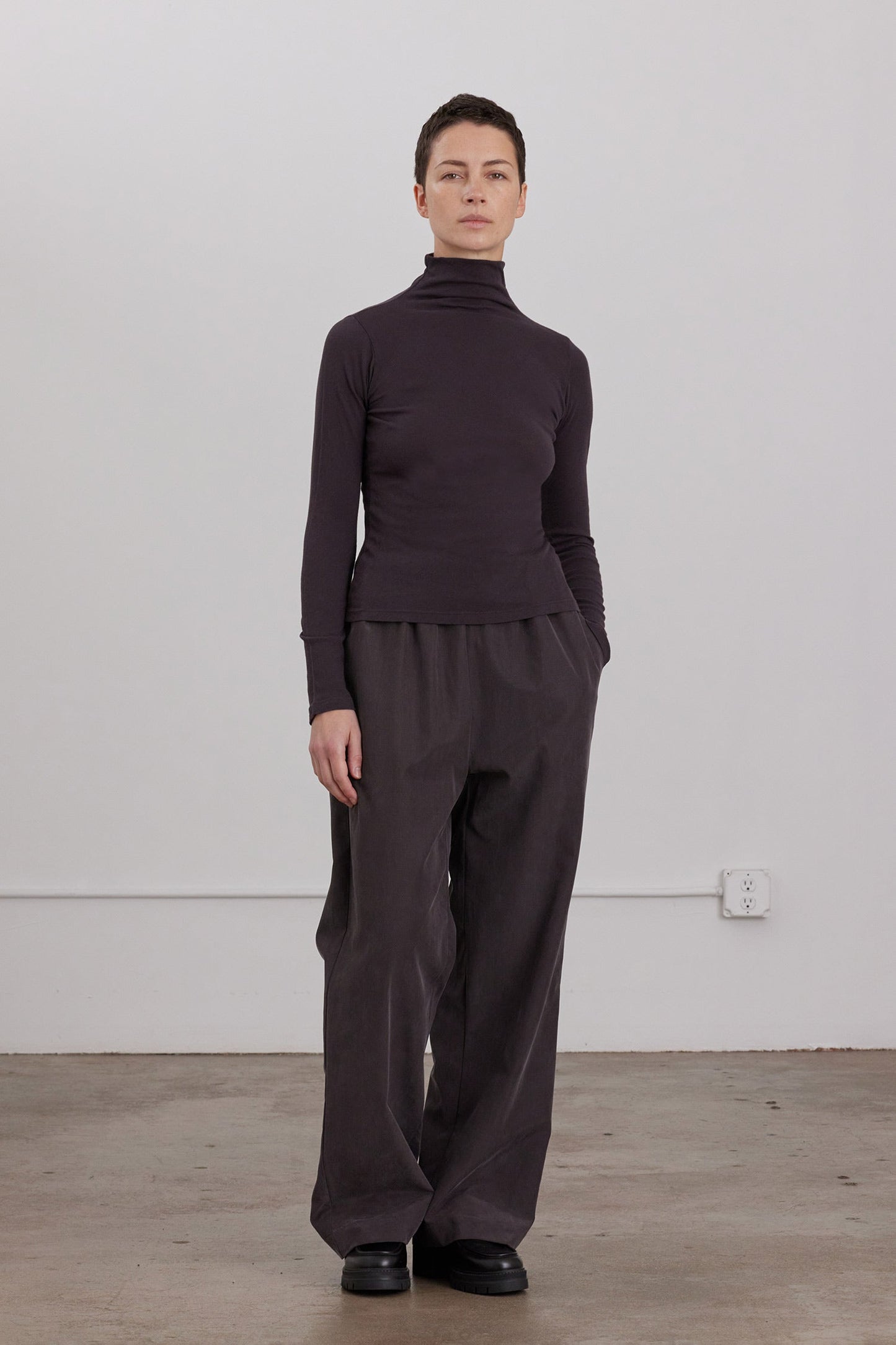 STRAIGHT PANTS / DK. PLUM